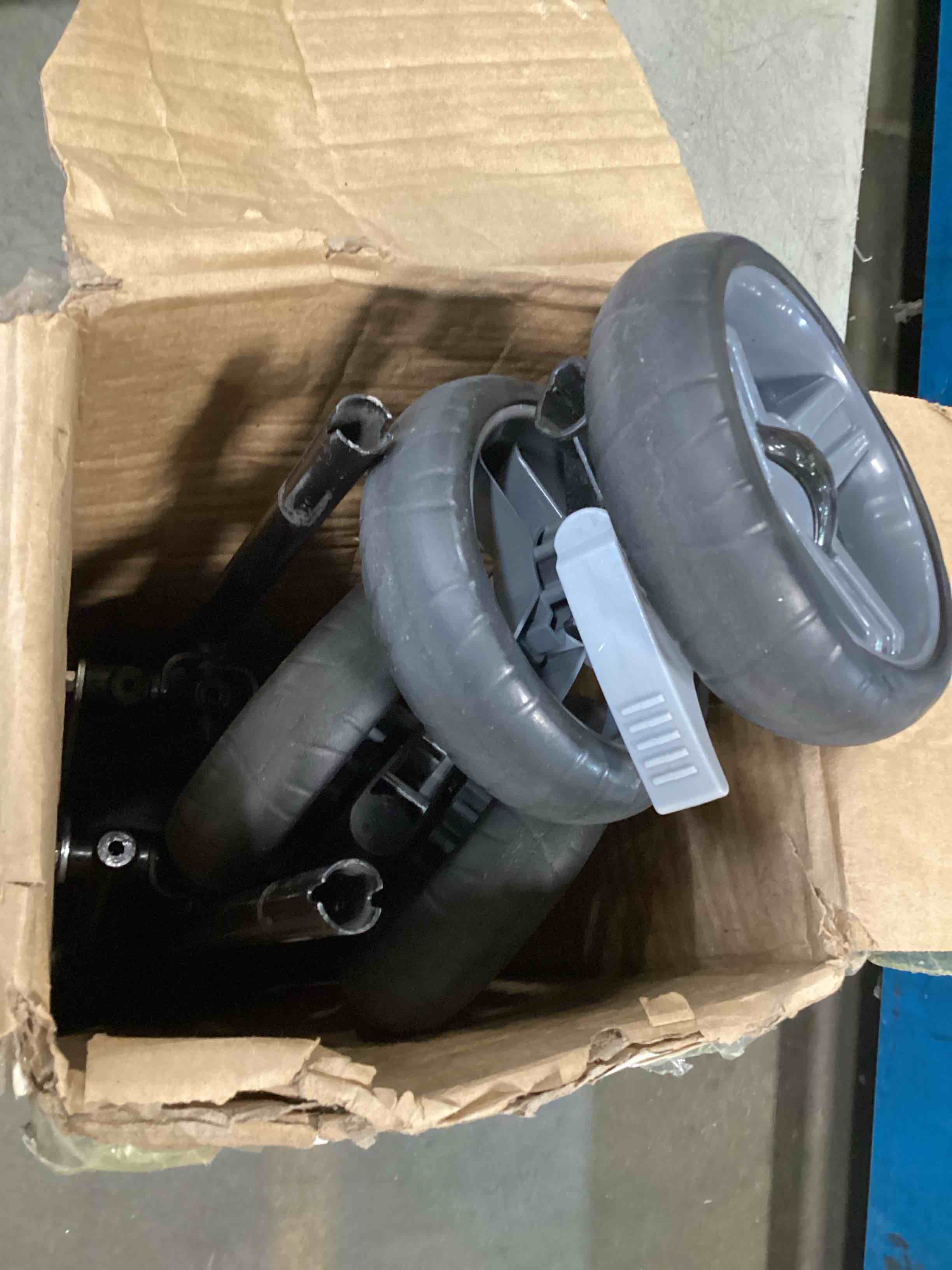 https://s3.amazonaws.com/lotting-images-prod/bidfta/PPE1290880_1746452187057.jpeg