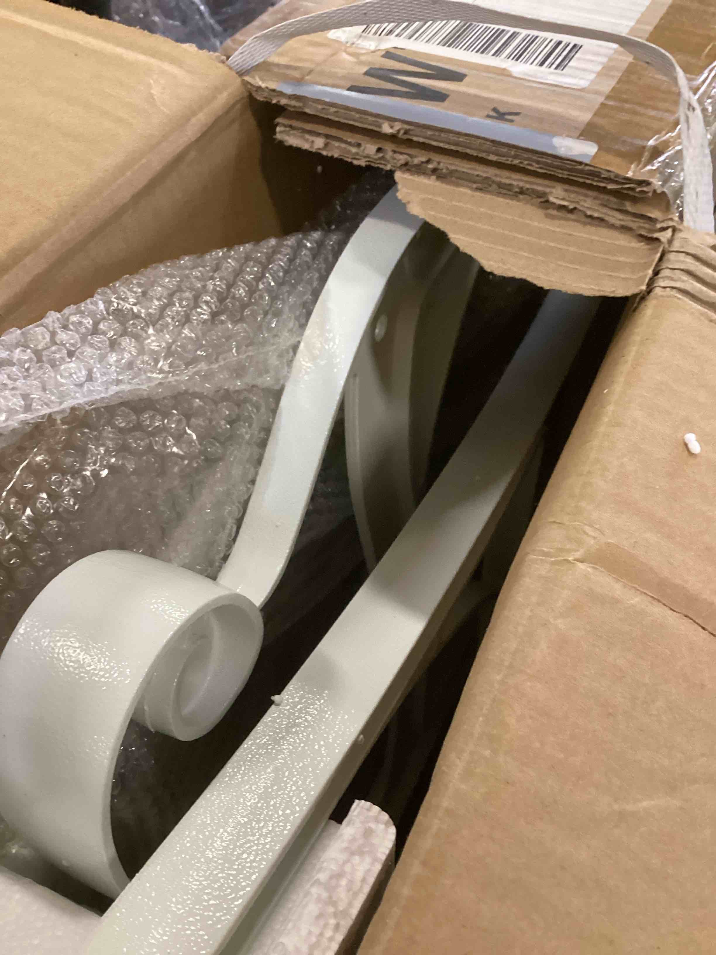 https://s3.amazonaws.com/lotting-images-prod/bidfta/PPE1294819_1745258909493.jpeg
