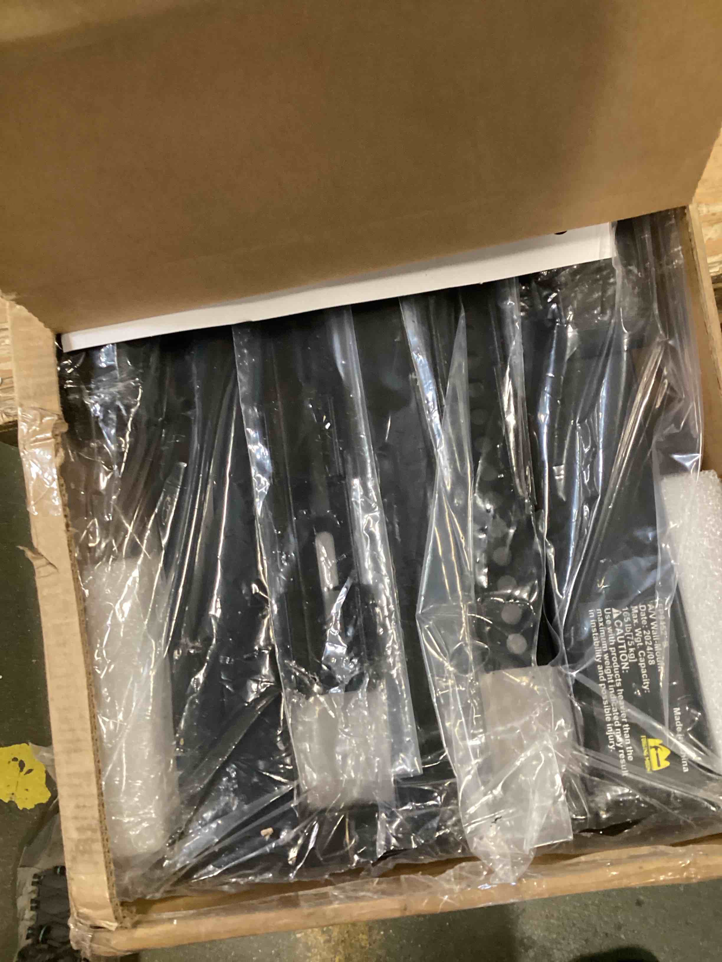 https://s3.amazonaws.com/lotting-images-prod/bidfta/PPE1295047_1745339863973.jpeg