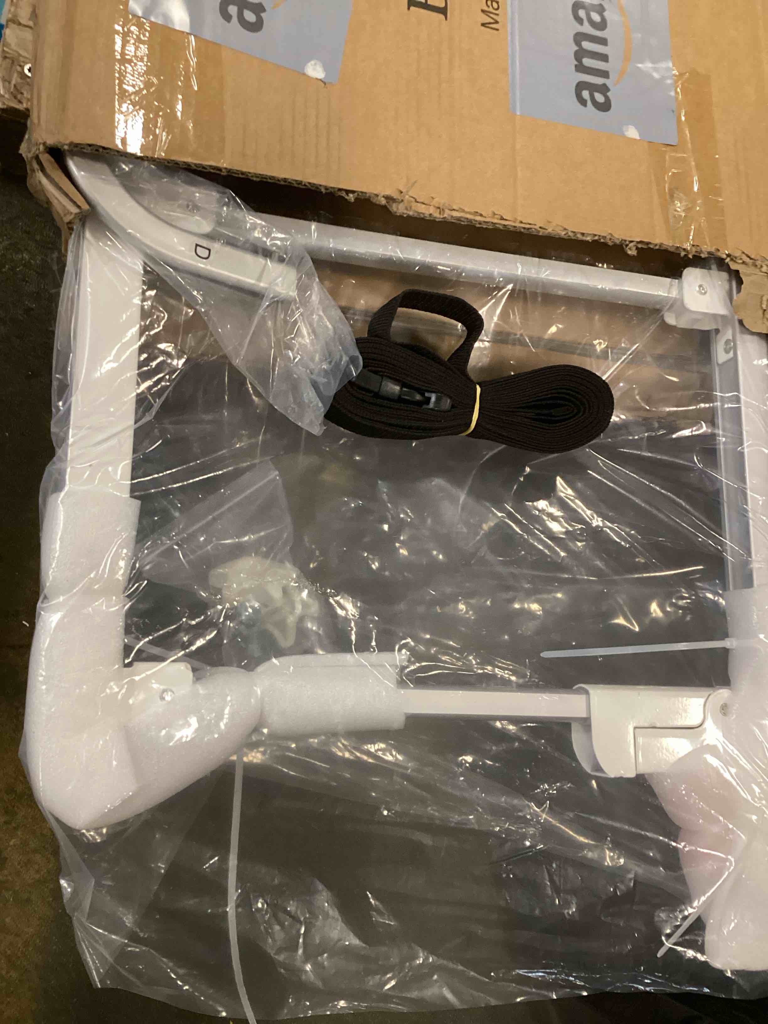 https://s3.amazonaws.com/lotting-images-prod/bidfta/PPE1295080_1745346434824.jpeg
