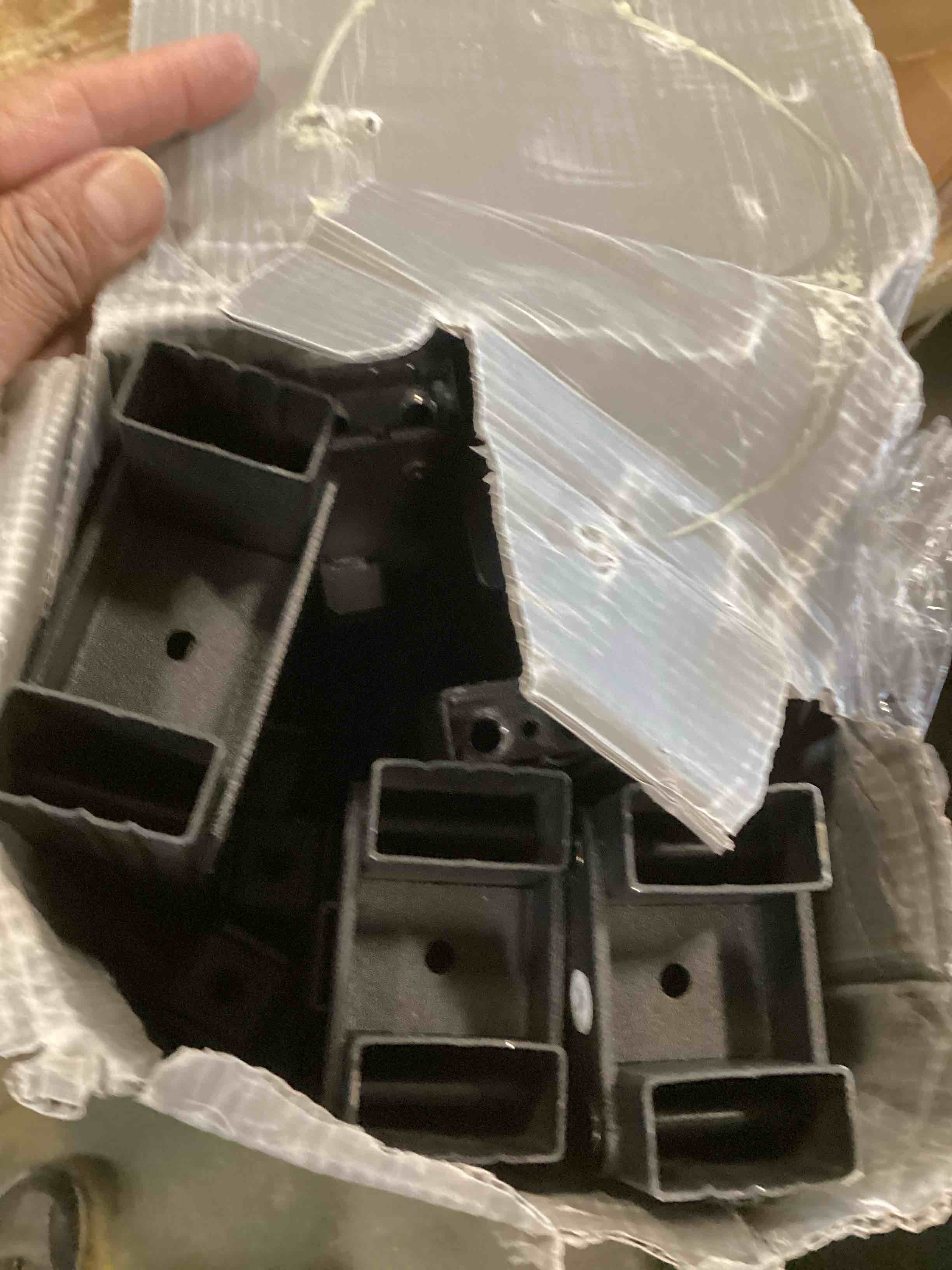 https://s3.amazonaws.com/lotting-images-prod/bidfta/PPE1295461_1745869301578.jpeg