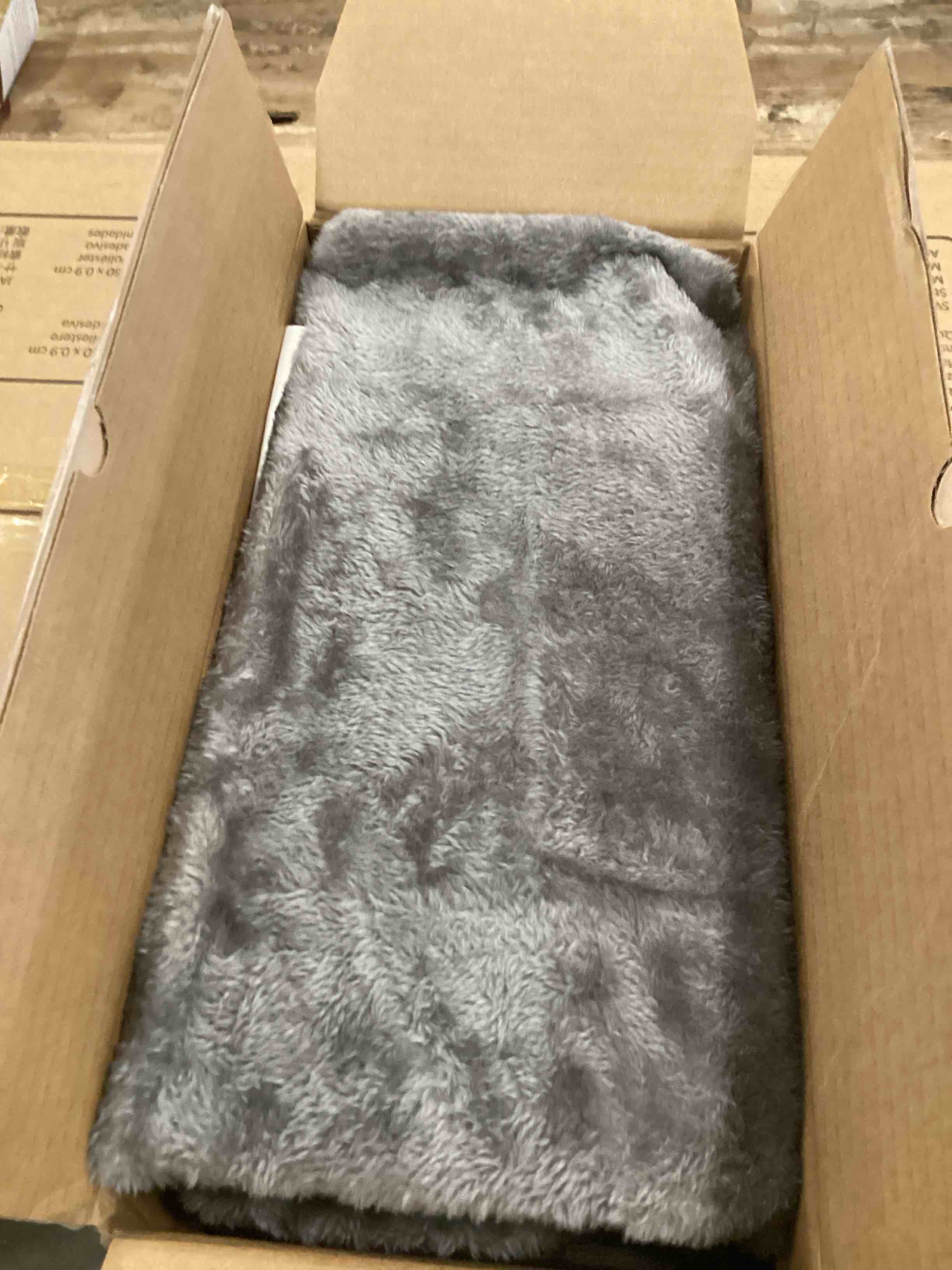 https://s3.amazonaws.com/lotting-images-prod/bidfta/PPE1295481_1745928551390.jpeg