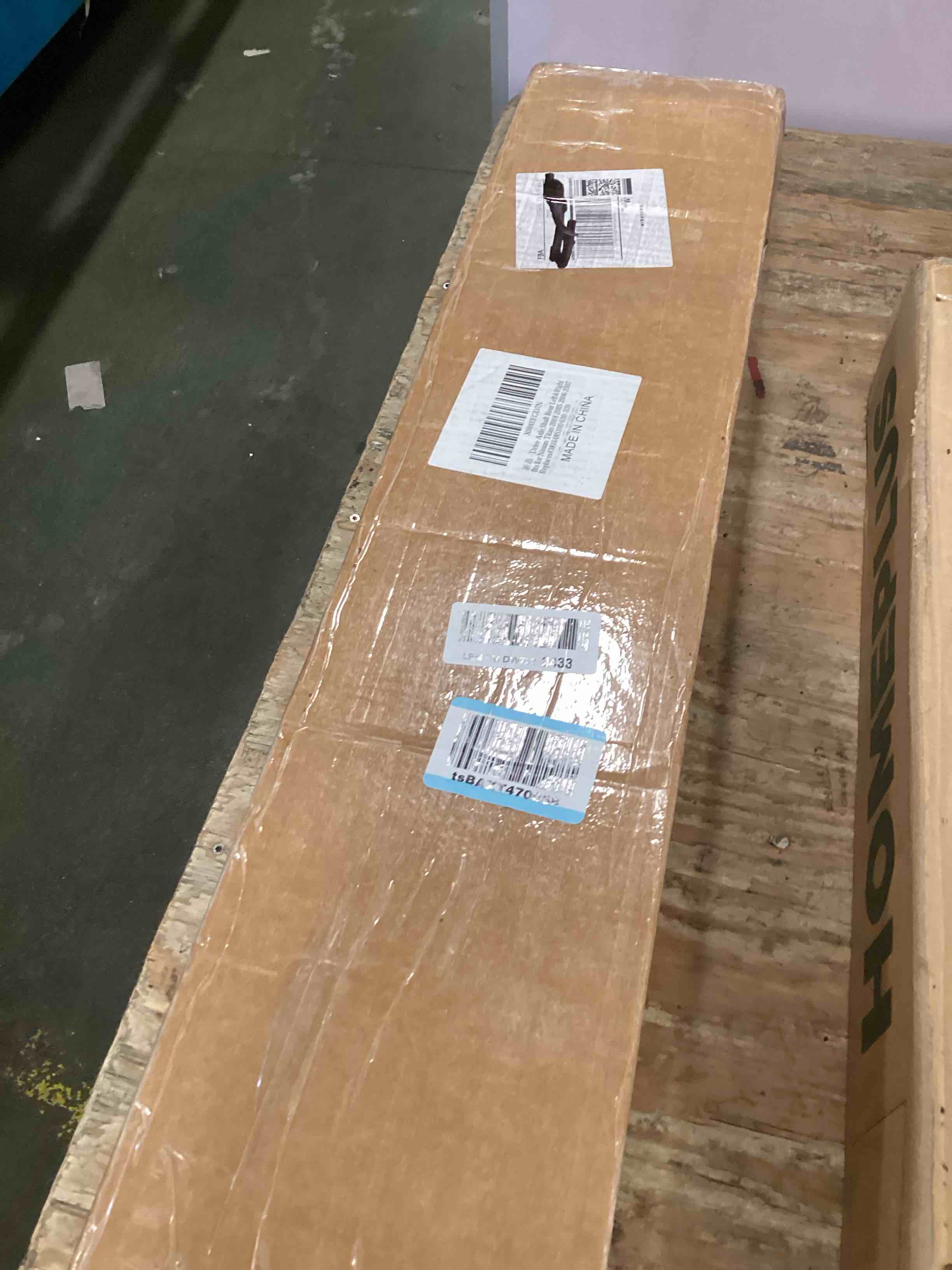 https://s3.amazonaws.com/lotting-images-prod/bidfta/PPE1295828_1746101368696.jpeg