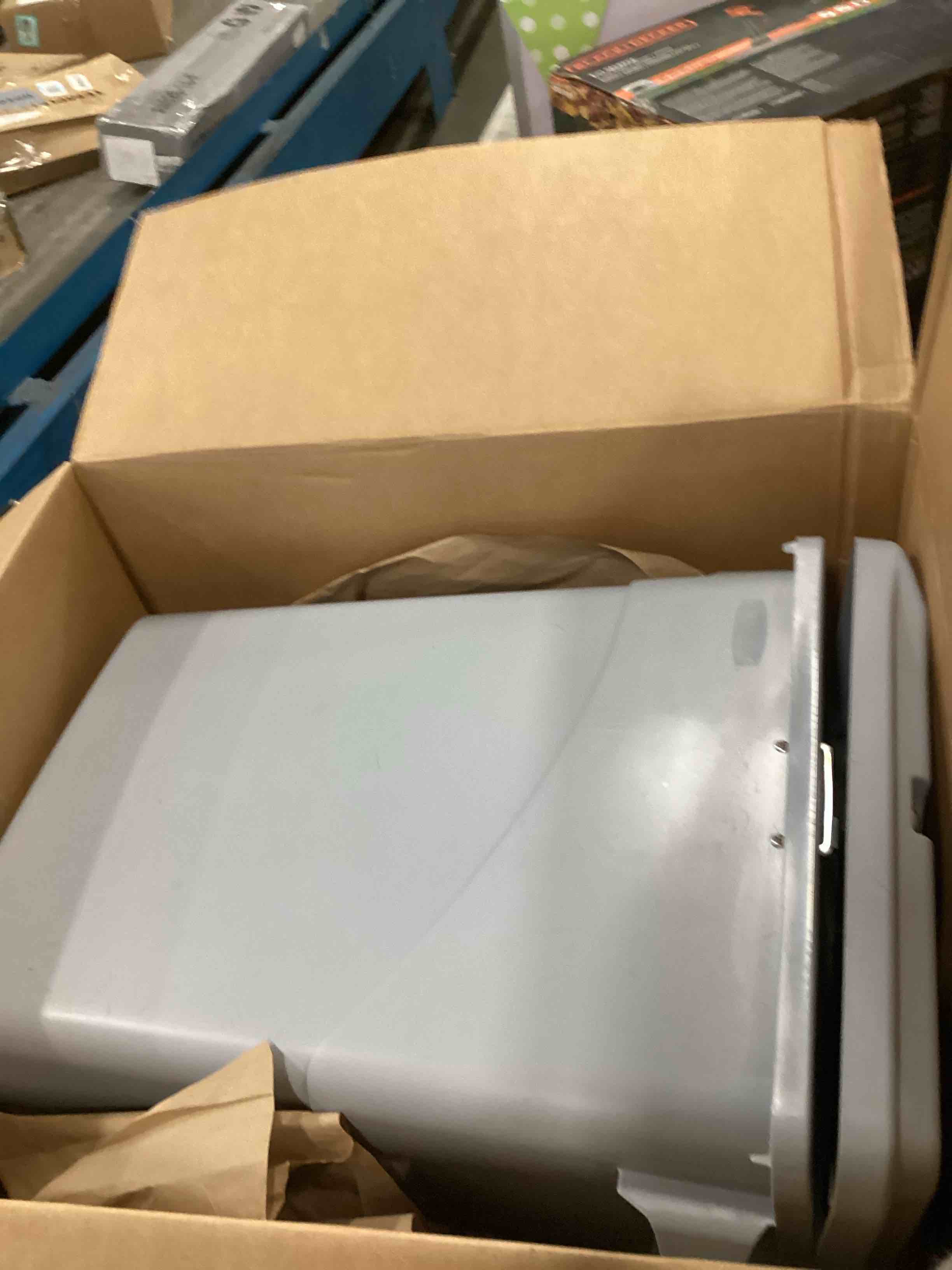 https://s3.amazonaws.com/lotting-images-prod/bidfta/PPE1296036_1746189068472.jpeg
