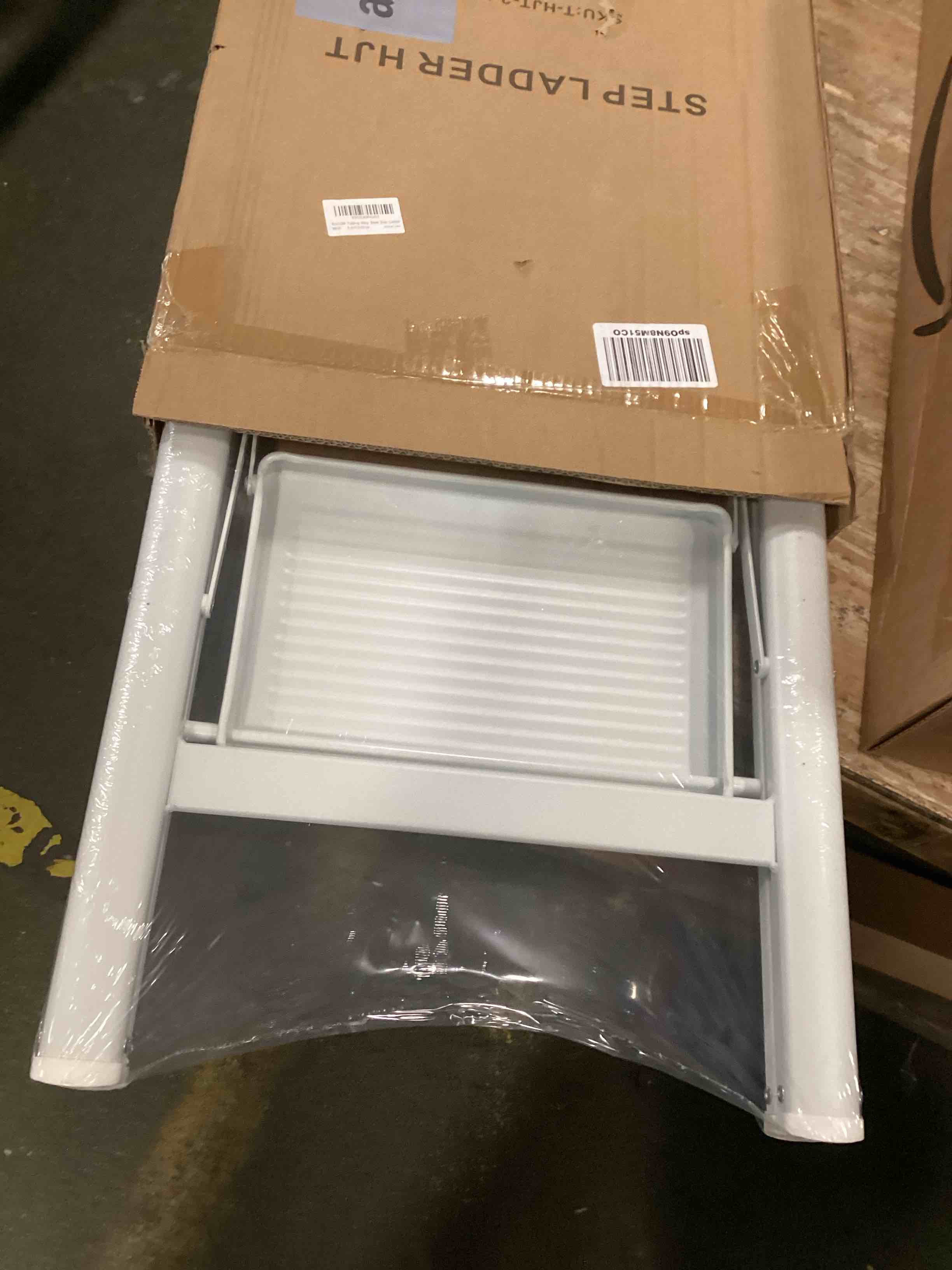 https://s3.amazonaws.com/lotting-images-prod/bidfta/PPE1296247_1746450588430.jpeg