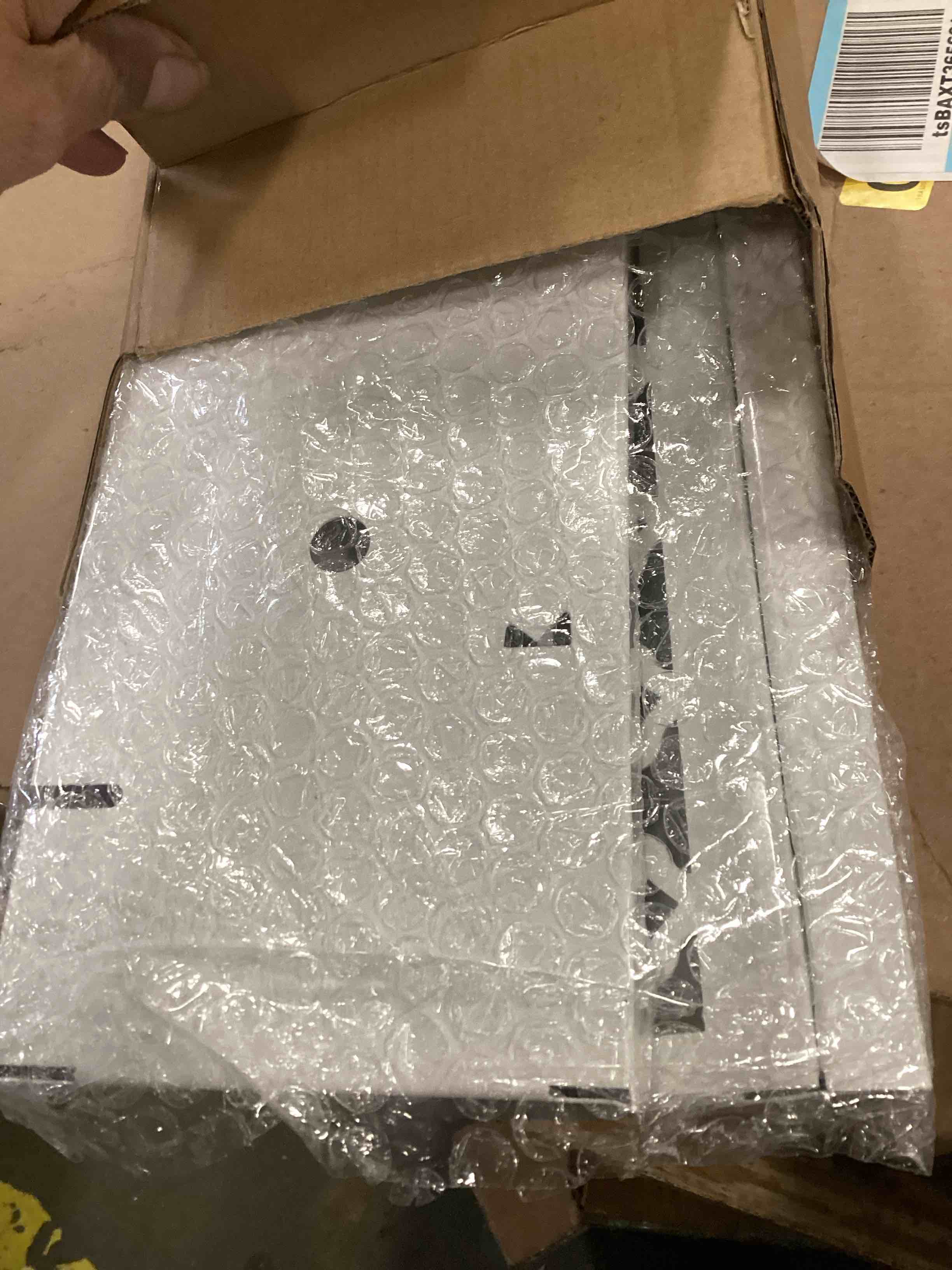 https://s3.amazonaws.com/lotting-images-prod/bidfta/PPE1296561_1746555794087.jpeg