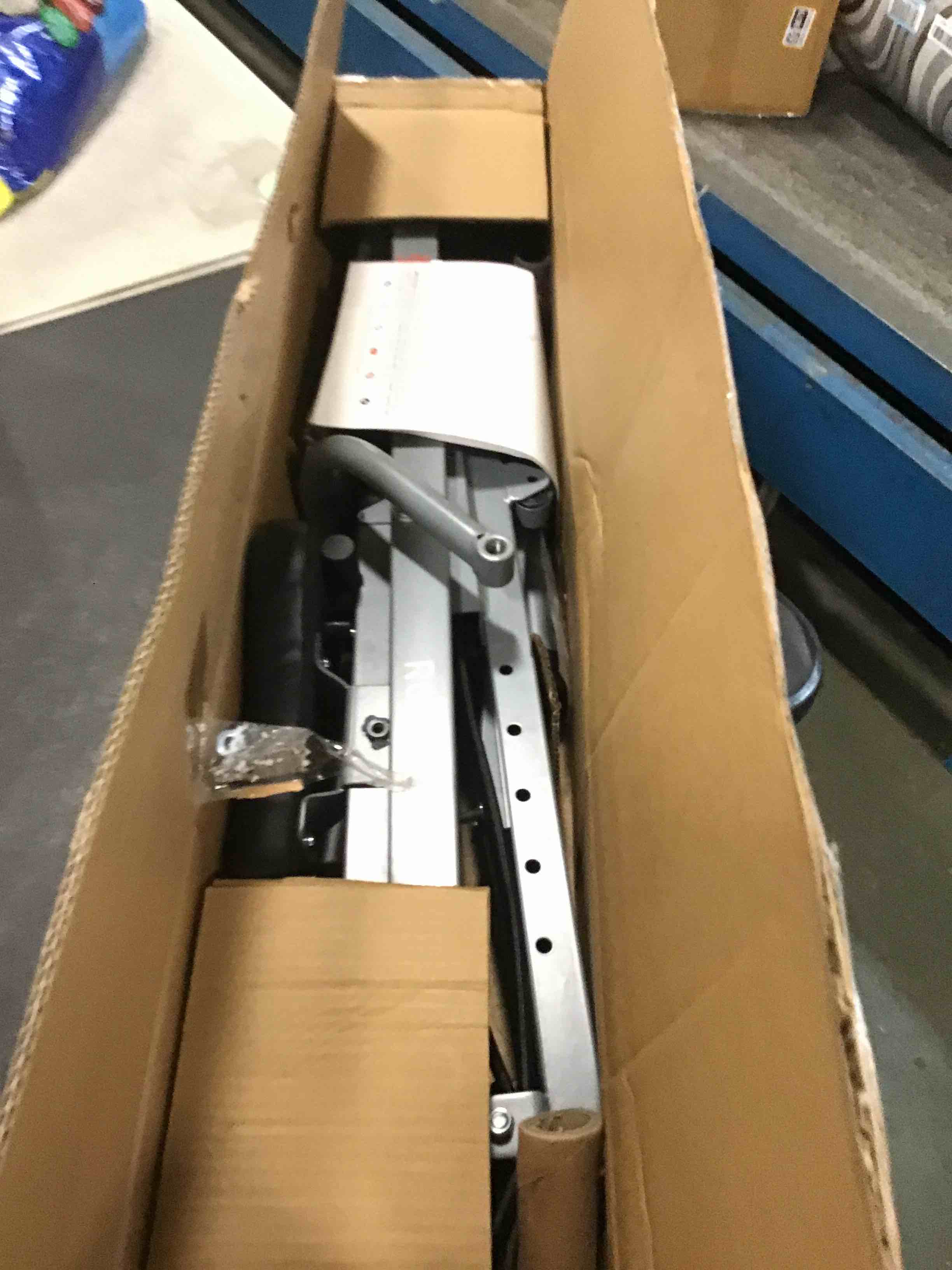 https://s3.amazonaws.com/lotting-images-prod/bidfta/PPE1297591_1745240882408.jpeg