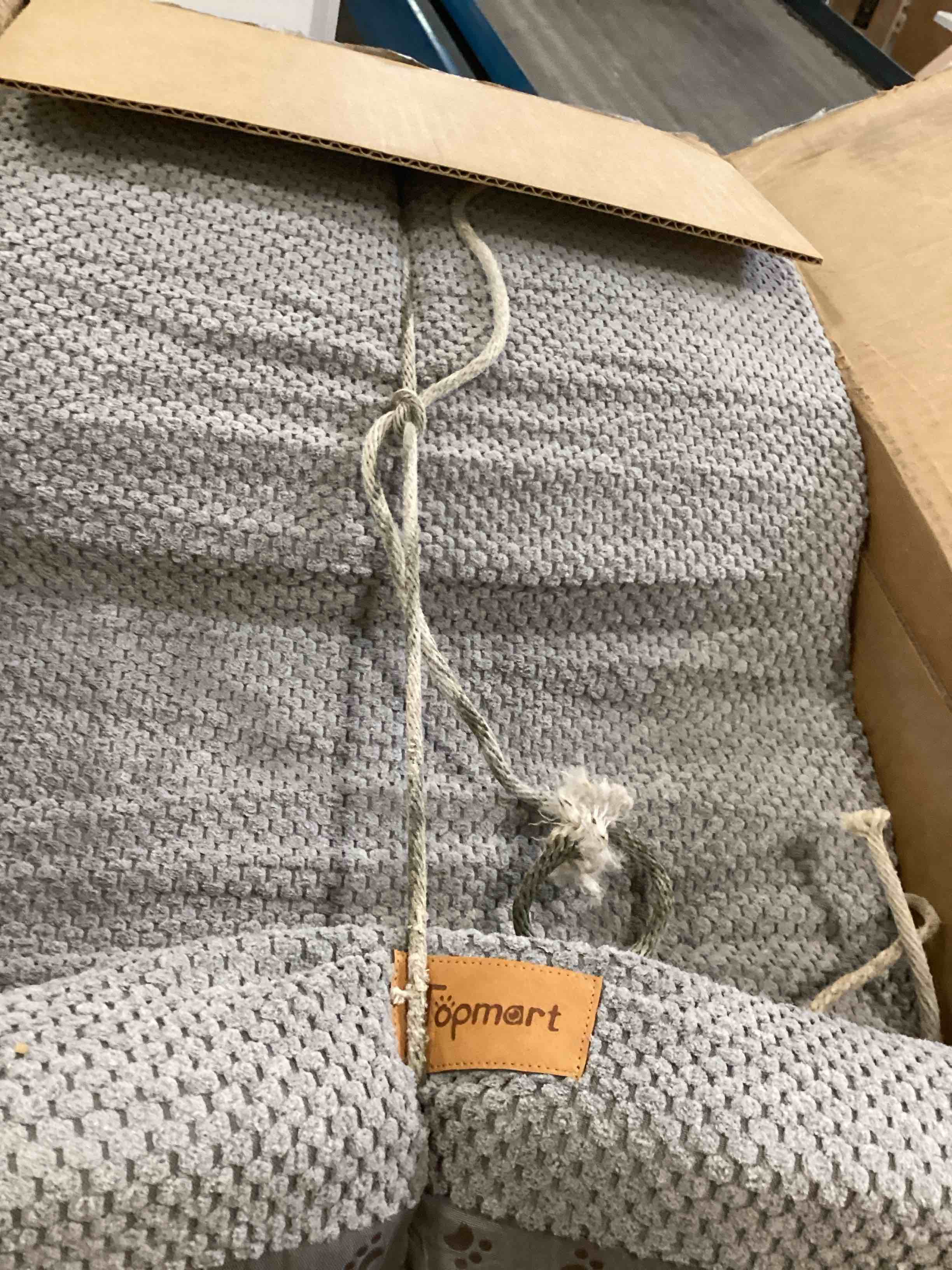 https://s3.amazonaws.com/lotting-images-prod/bidfta/PPE1298004_1745518103562.jpeg