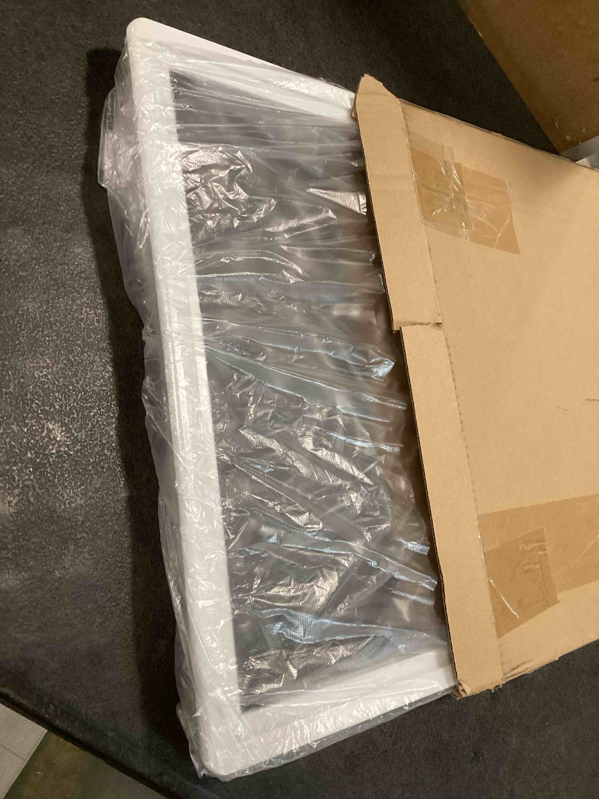 https://s3.amazonaws.com/lotting-images-prod/bidfta/PPE1298992_1746543114159.jpeg