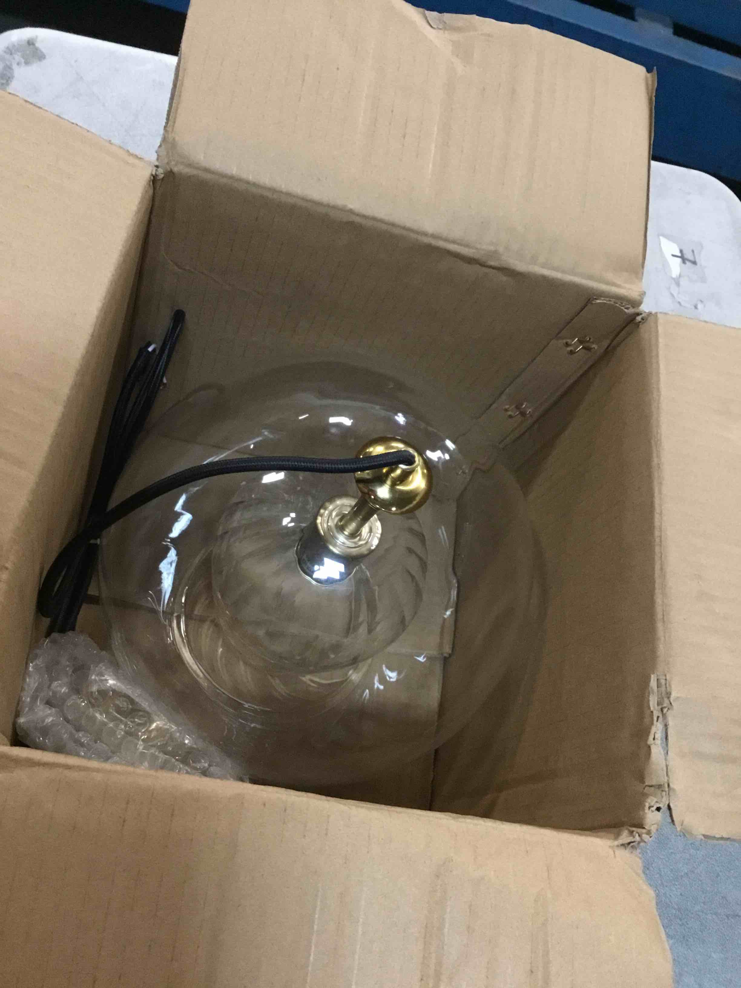 https://s3.amazonaws.com/lotting-images-prod/bidfta/PPE1300303_1744637721143.jpeg