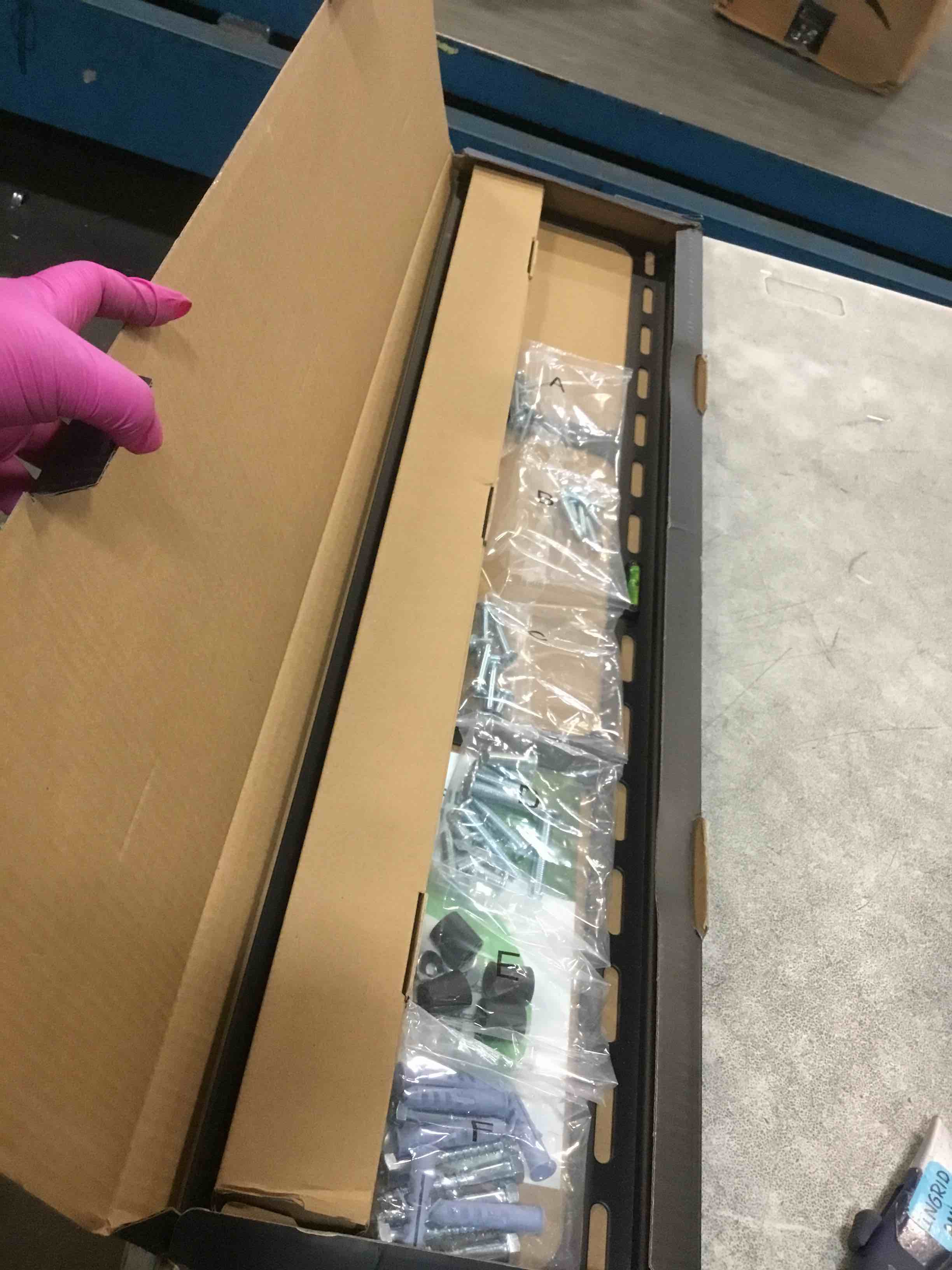 https://s3.amazonaws.com/lotting-images-prod/bidfta/PPE1300521_1744724595906.jpeg