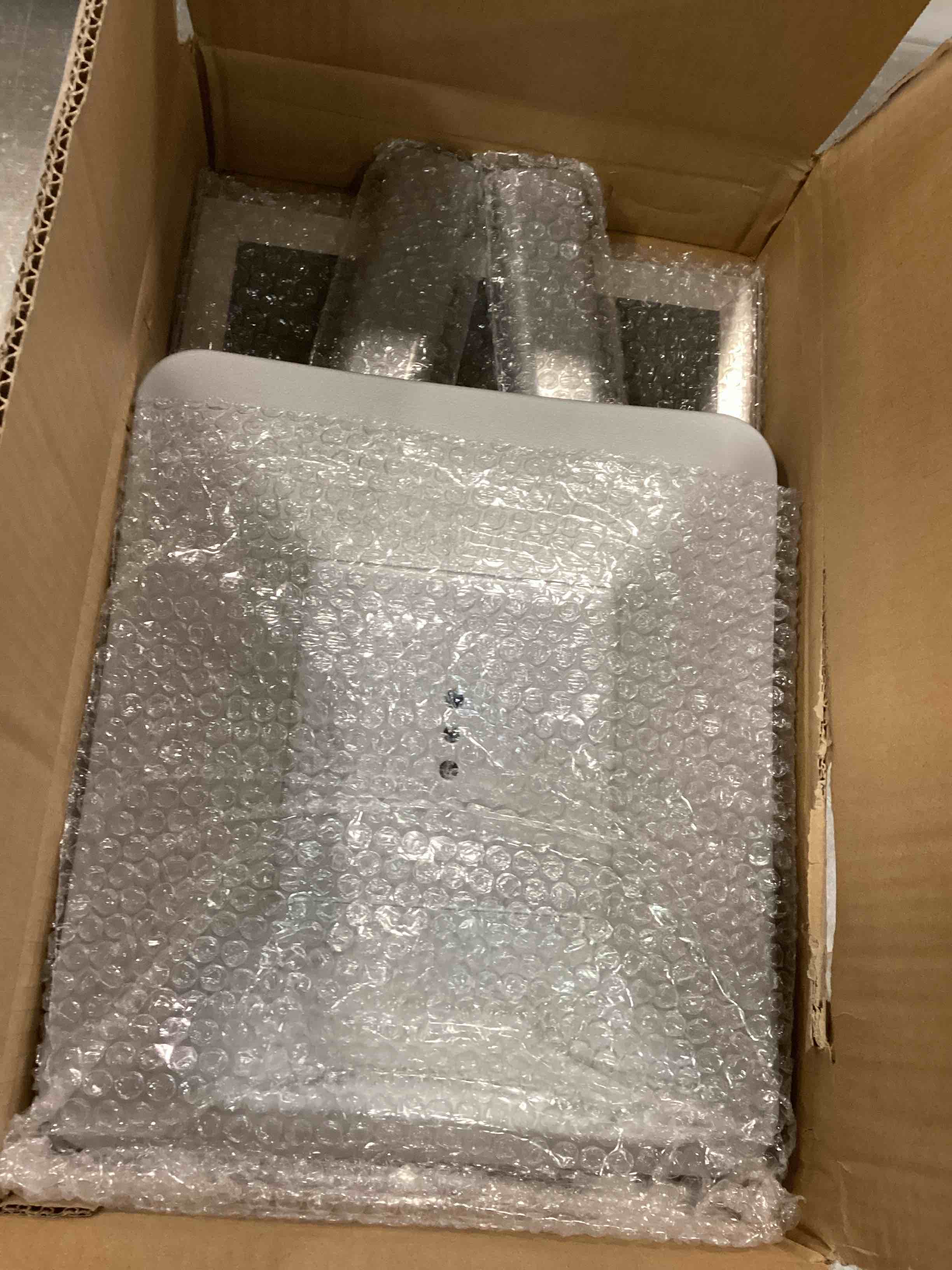 https://s3.amazonaws.com/lotting-images-prod/bidfta/PPE1305659_1745844789045.jpeg