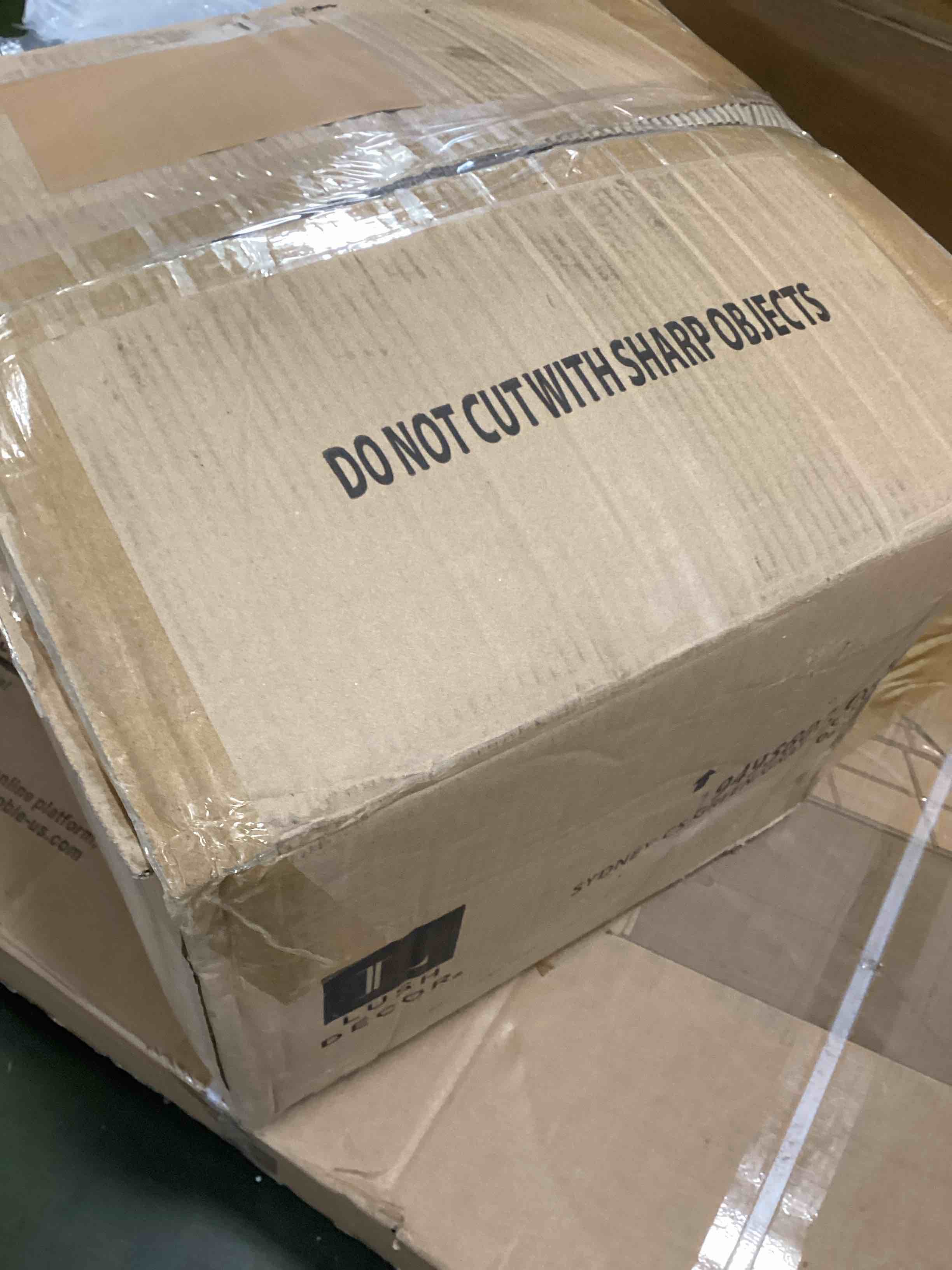 https://s3.amazonaws.com/lotting-images-prod/bidfta/PPE1305779_1745944245365.jpeg