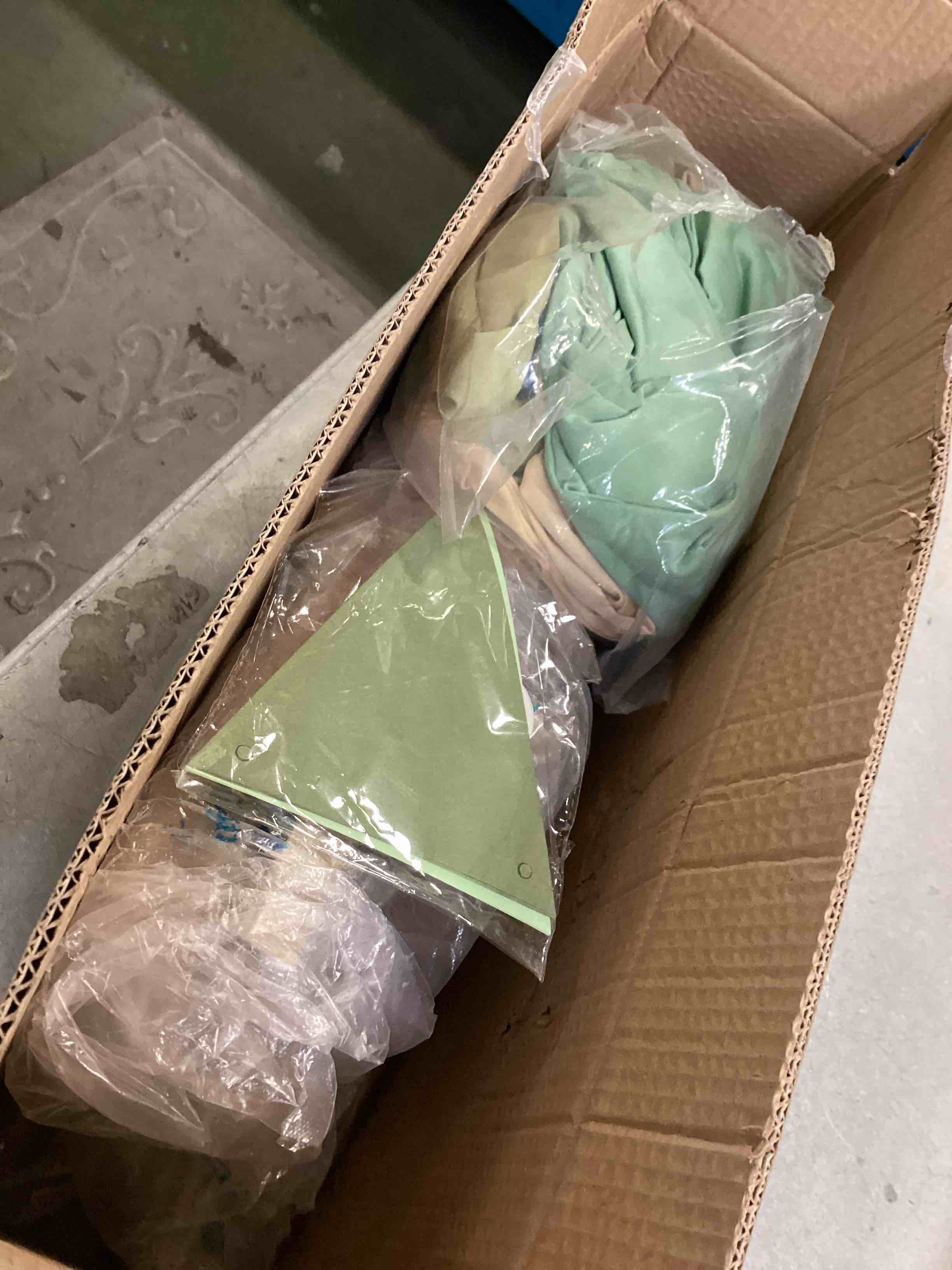 https://s3.amazonaws.com/lotting-images-prod/bidfta/PPE1308255_1745846059409.jpeg