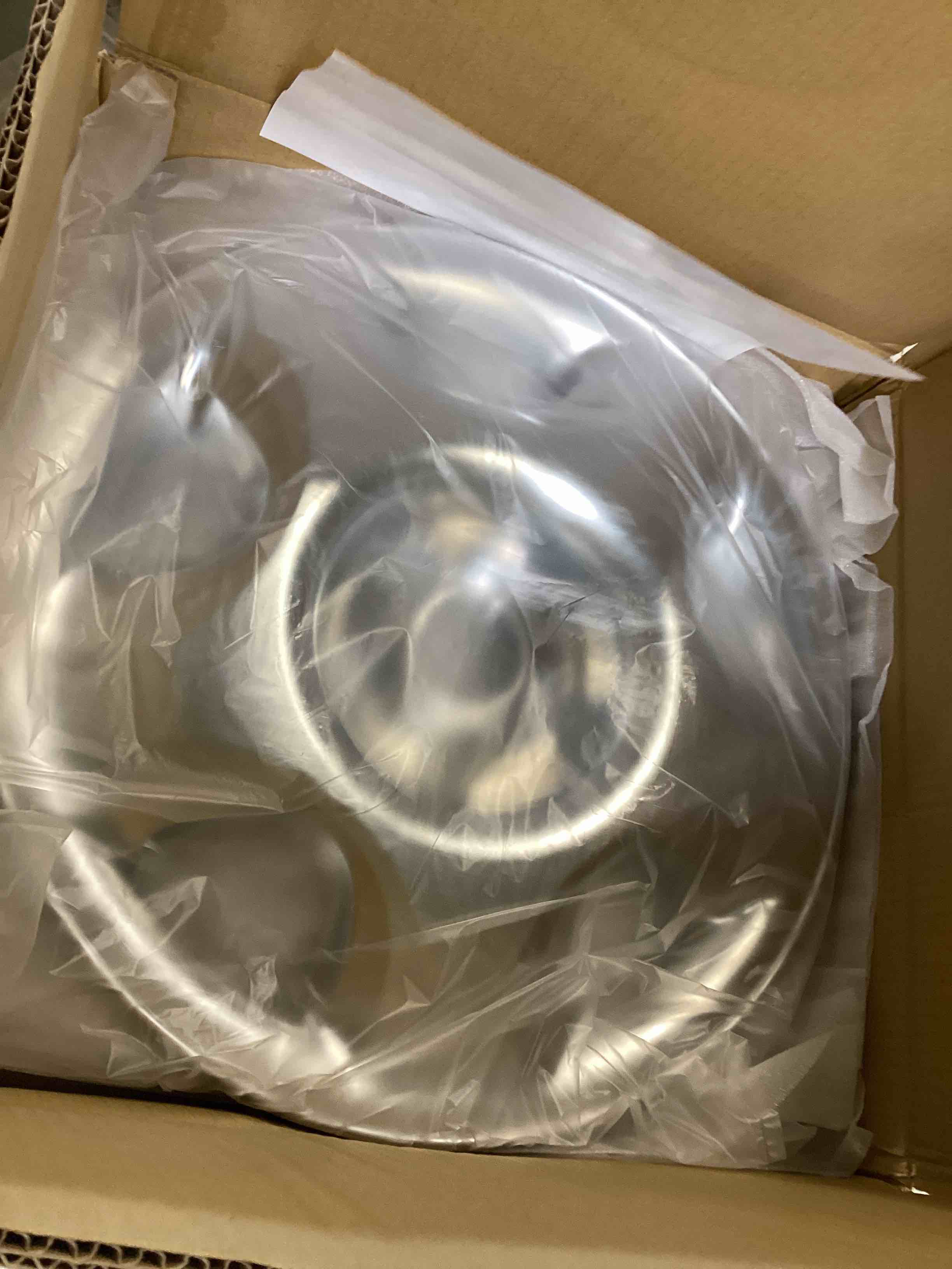 https://s3.amazonaws.com/lotting-images-prod/bidfta/PPE1308345_1745854637879.jpeg