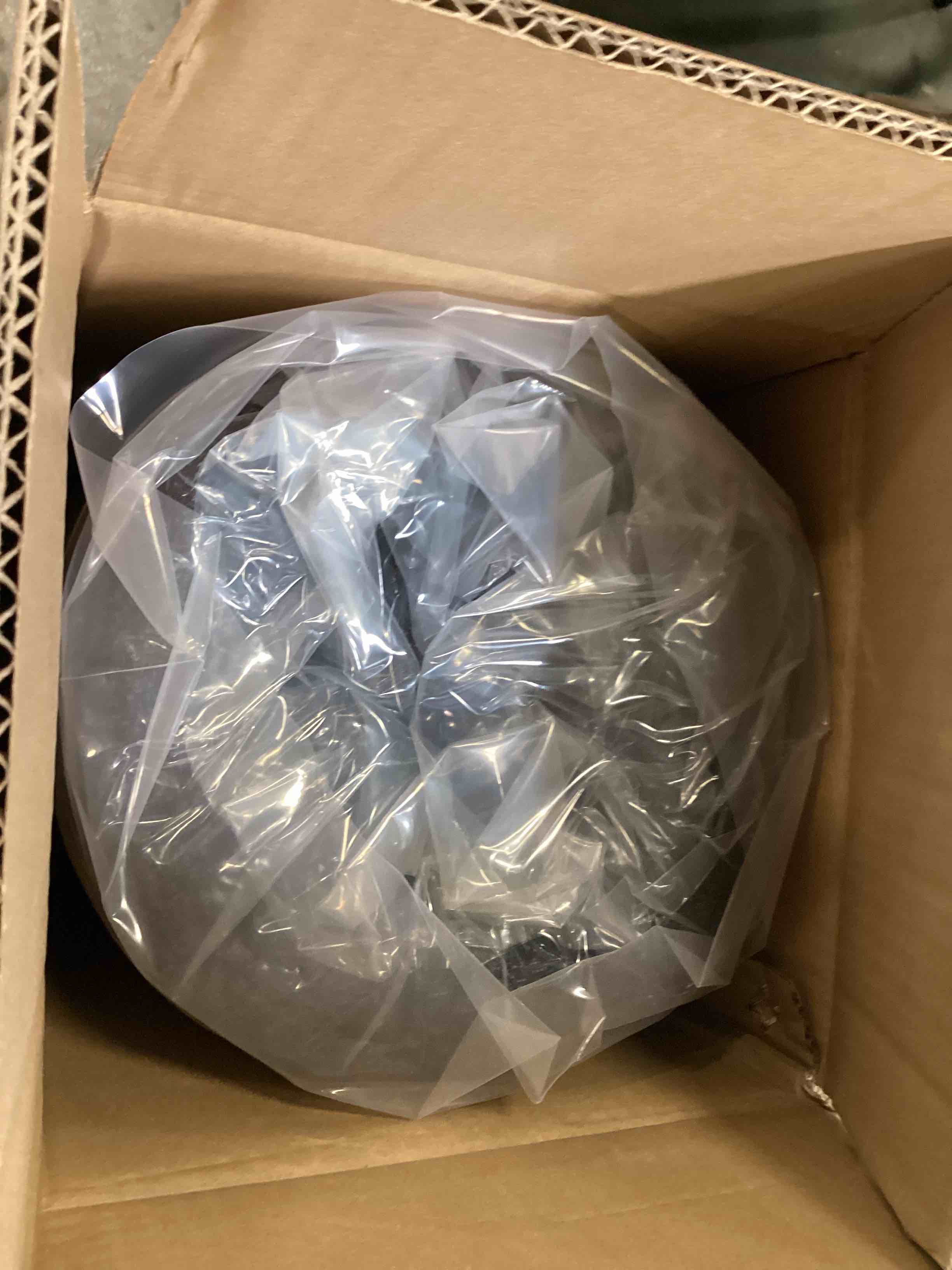 https://s3.amazonaws.com/lotting-images-prod/bidfta/PPE1308349_1745854840844.jpeg