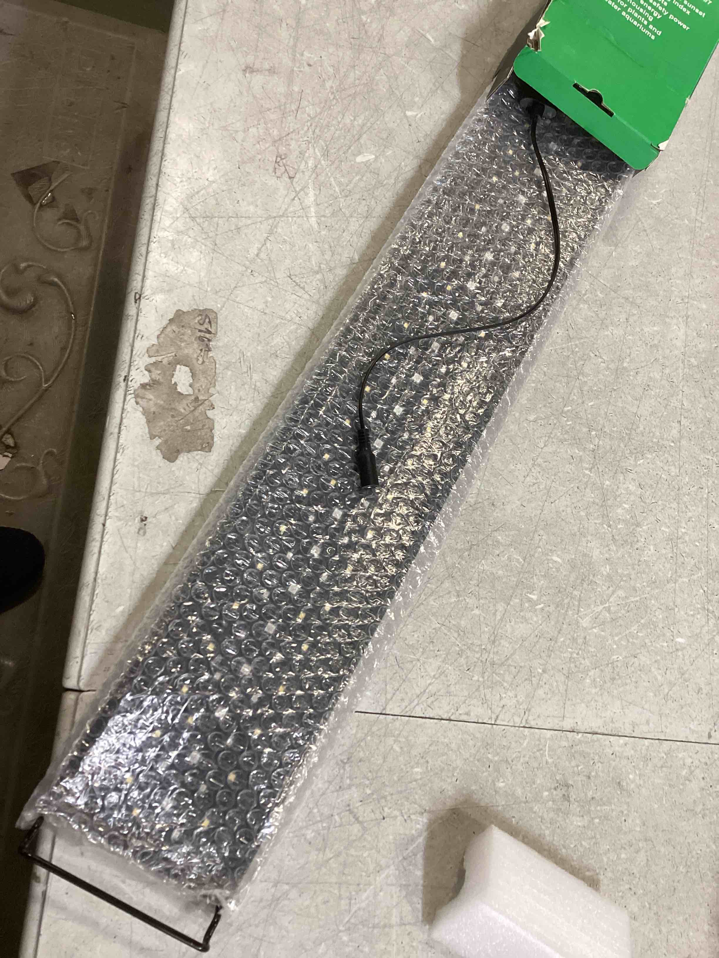 https://s3.amazonaws.com/lotting-images-prod/bidfta/PPE1308428_1745864698352.jpeg