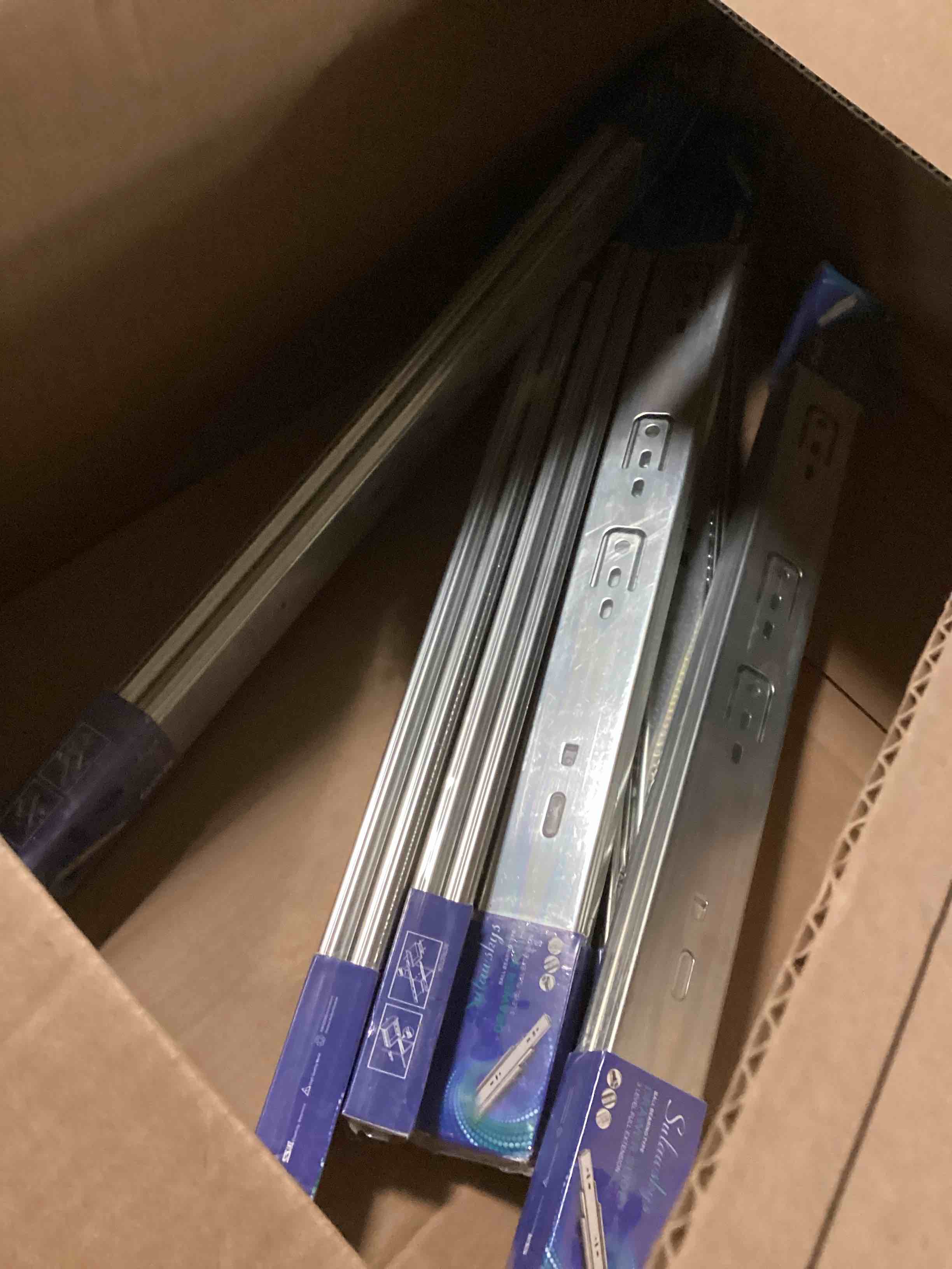 https://s3.amazonaws.com/lotting-images-prod/bidfta/PPE1310057_1745240004922.jpeg
