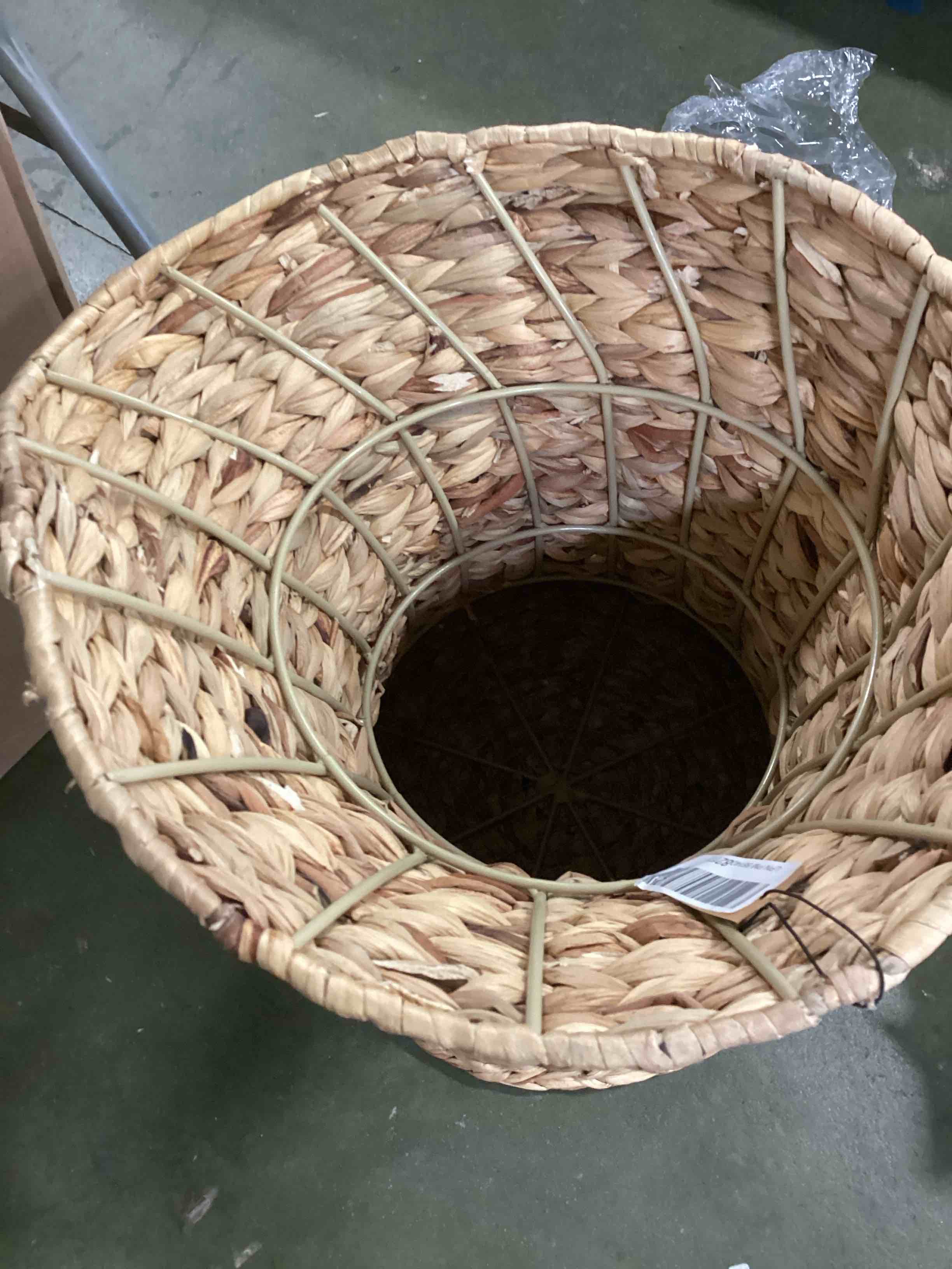https://s3.amazonaws.com/lotting-images-prod/bidfta/PPE1310559_1745498228608.jpeg