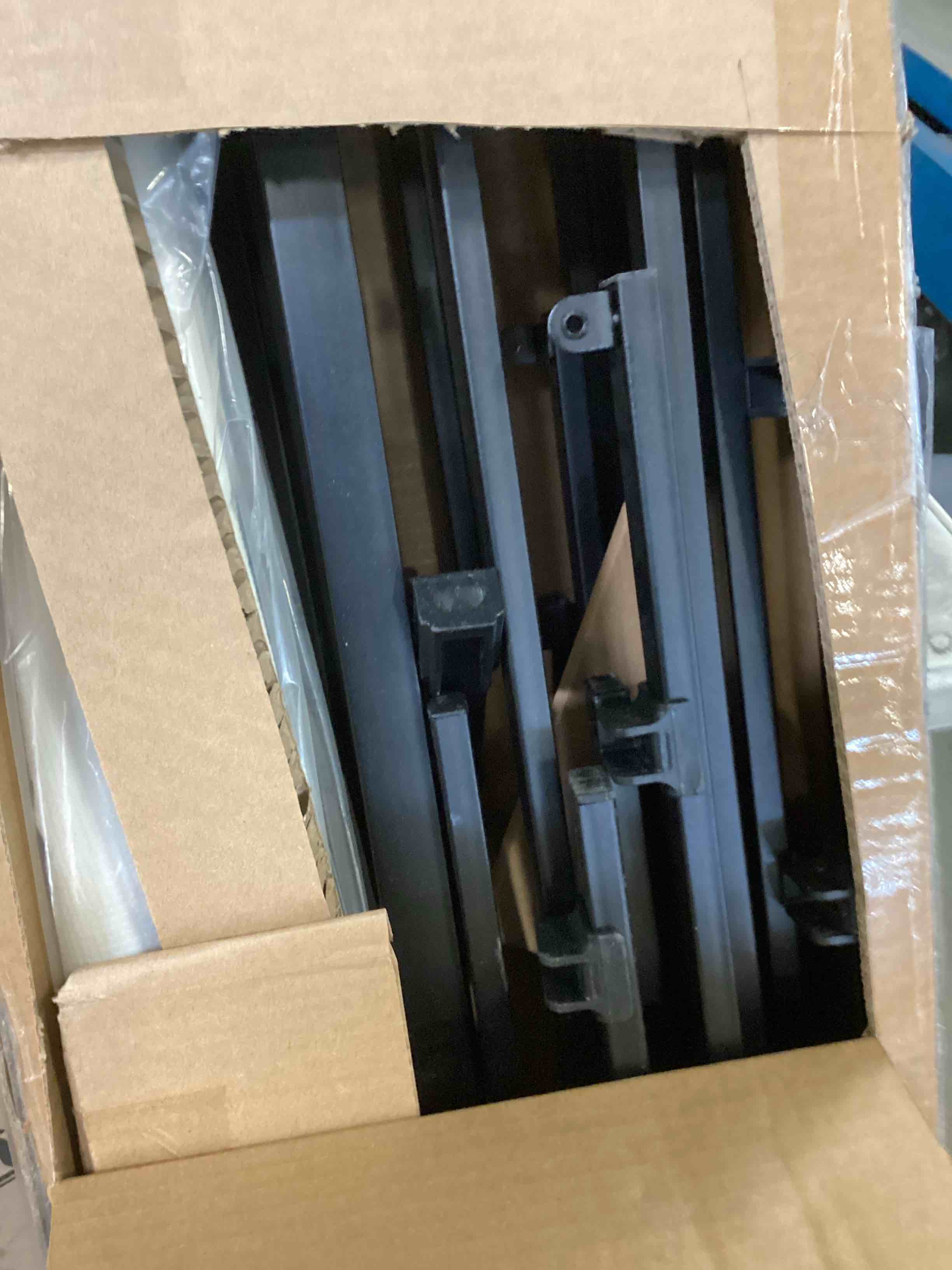 https://s3.amazonaws.com/lotting-images-prod/bidfta/PPE1310581_1745504715545.jpeg
