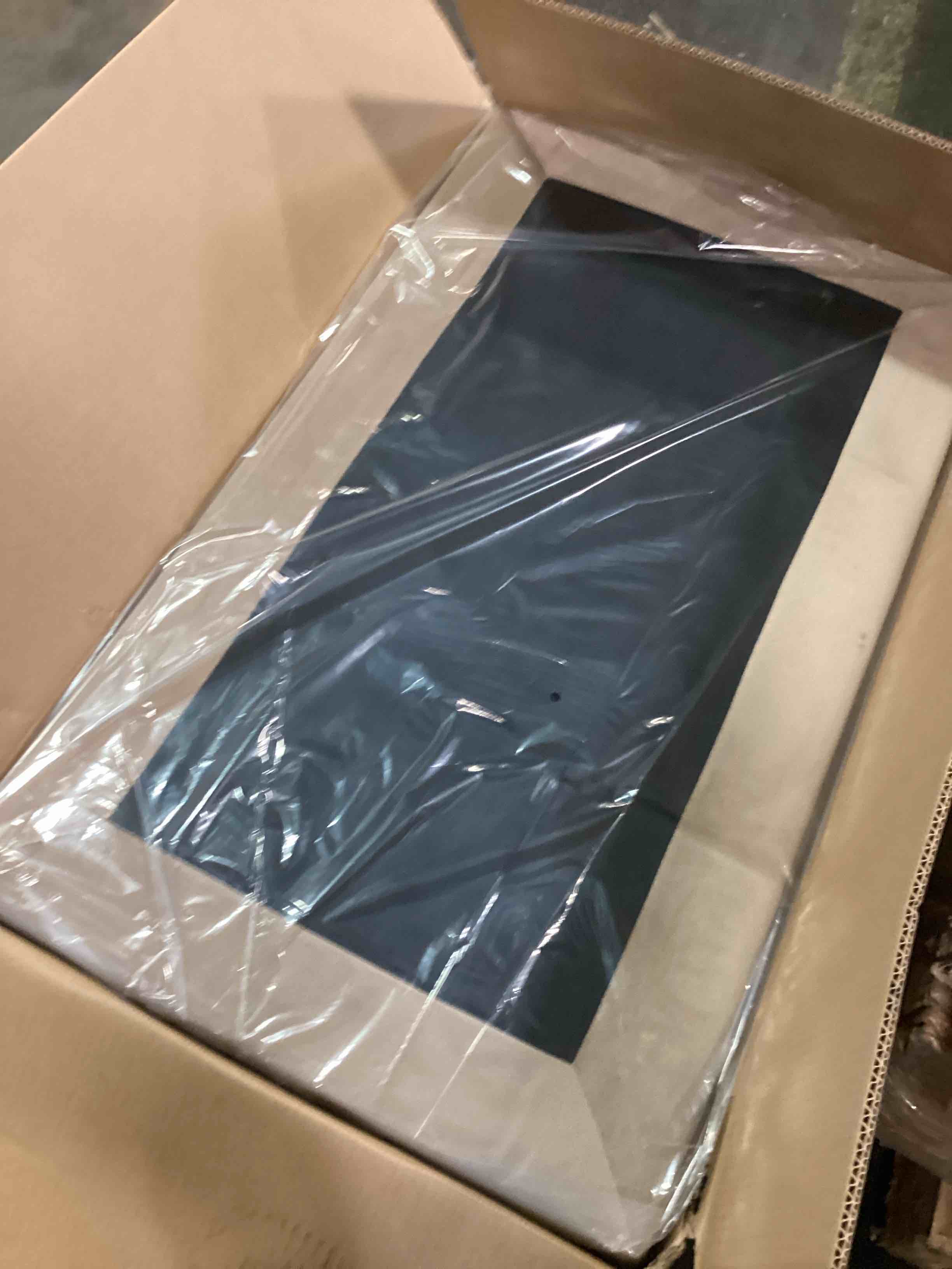 https://s3.amazonaws.com/lotting-images-prod/bidfta/PPE1310760_1745855270778.jpeg