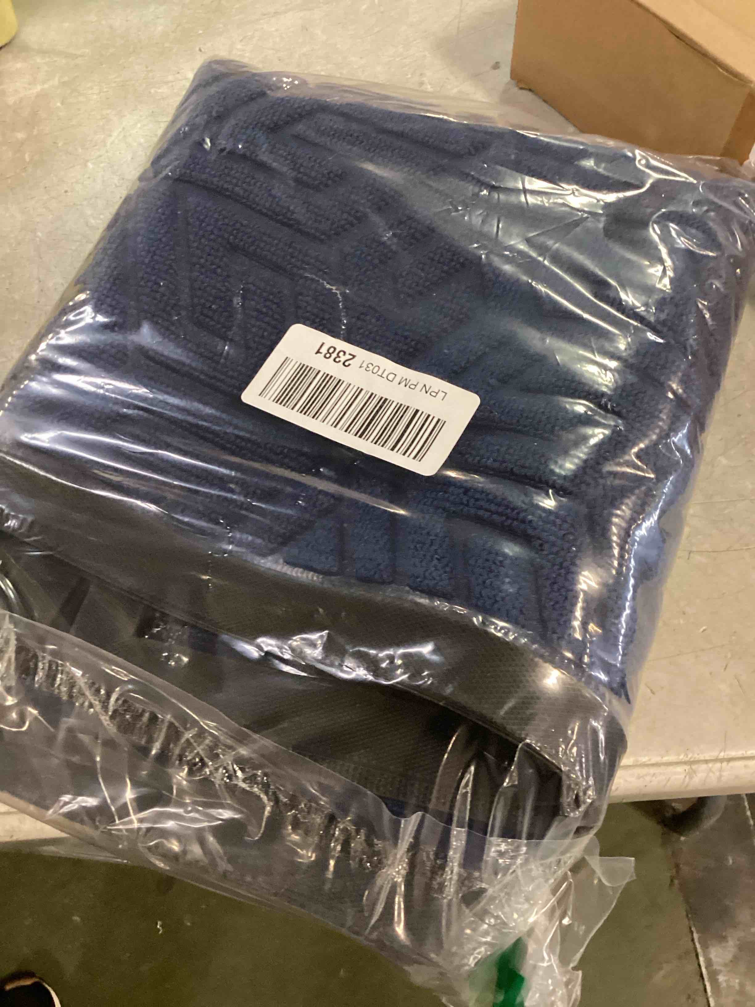 https://s3.amazonaws.com/lotting-images-prod/bidfta/PPE1311150_1746448452441.jpeg