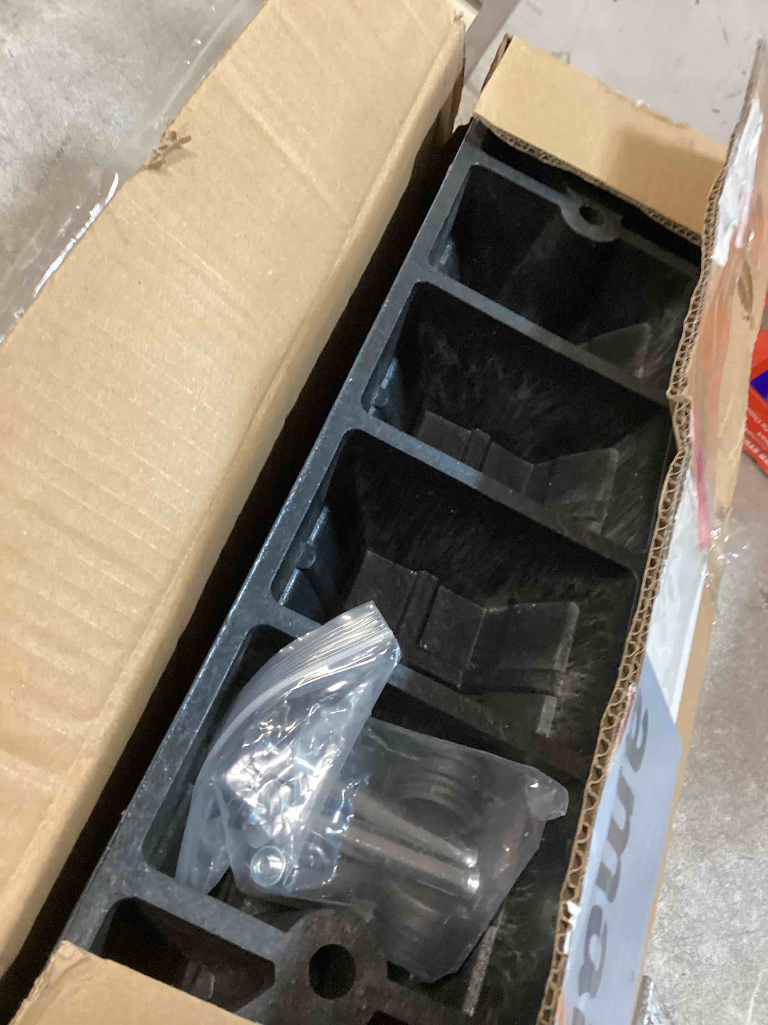 https://s3.amazonaws.com/lotting-images-prod/bidfta/PPE1311388_1746537556196.jpeg
