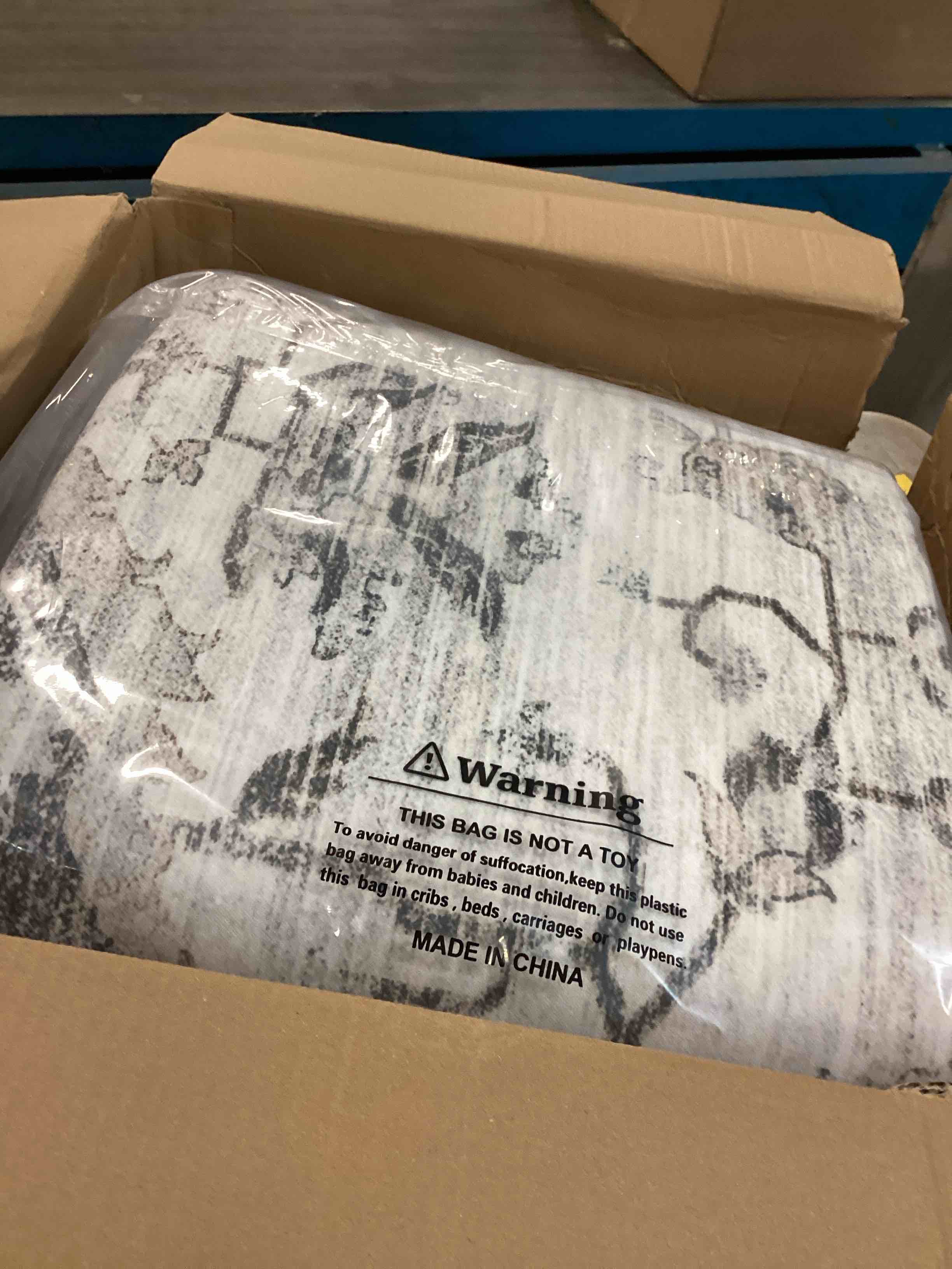 https://s3.amazonaws.com/lotting-images-prod/bidfta/PPE1311392_1746537853474.jpeg
