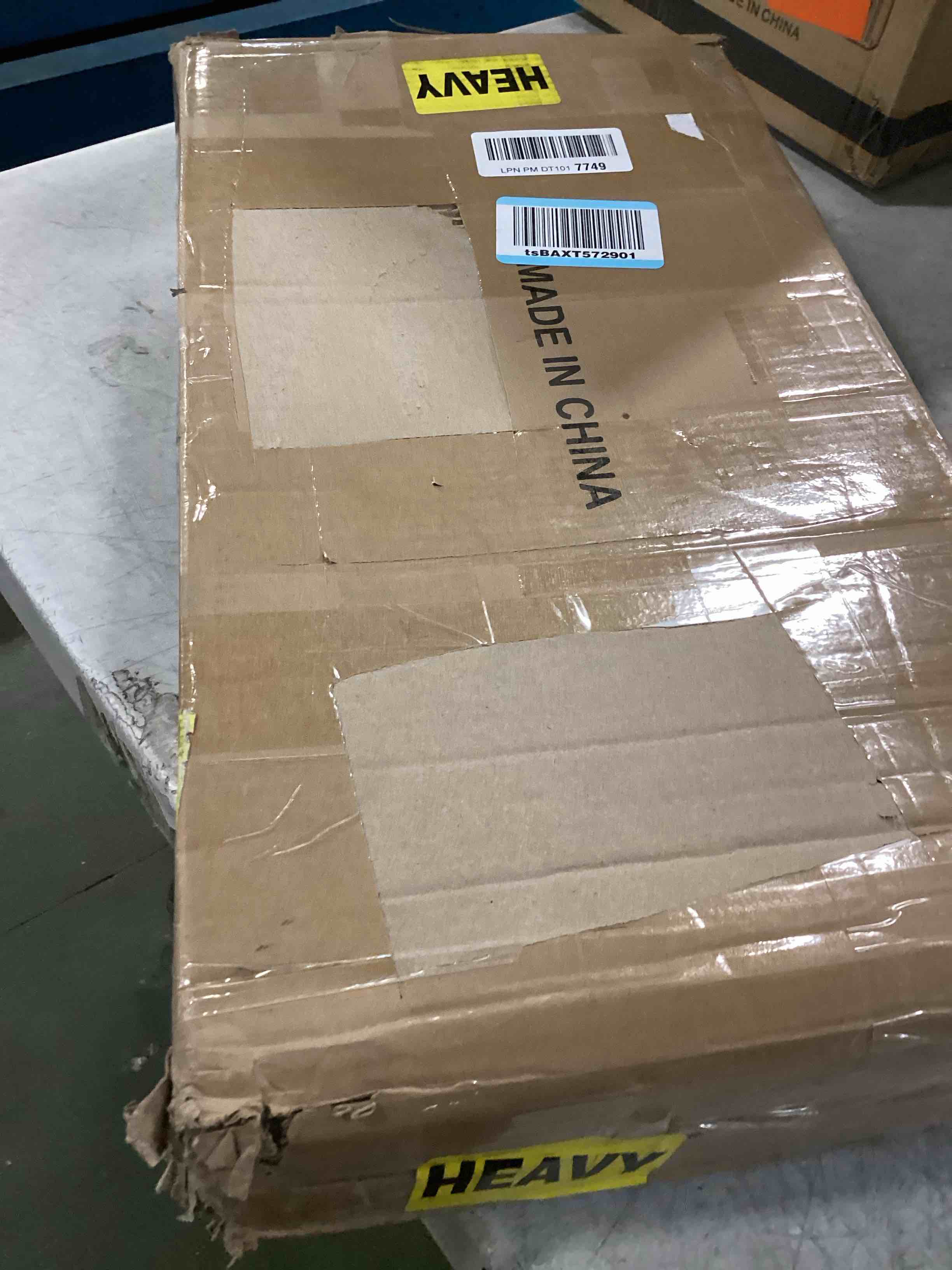 https://s3.amazonaws.com/lotting-images-prod/bidfta/PPE1311471_1746620826084.jpeg