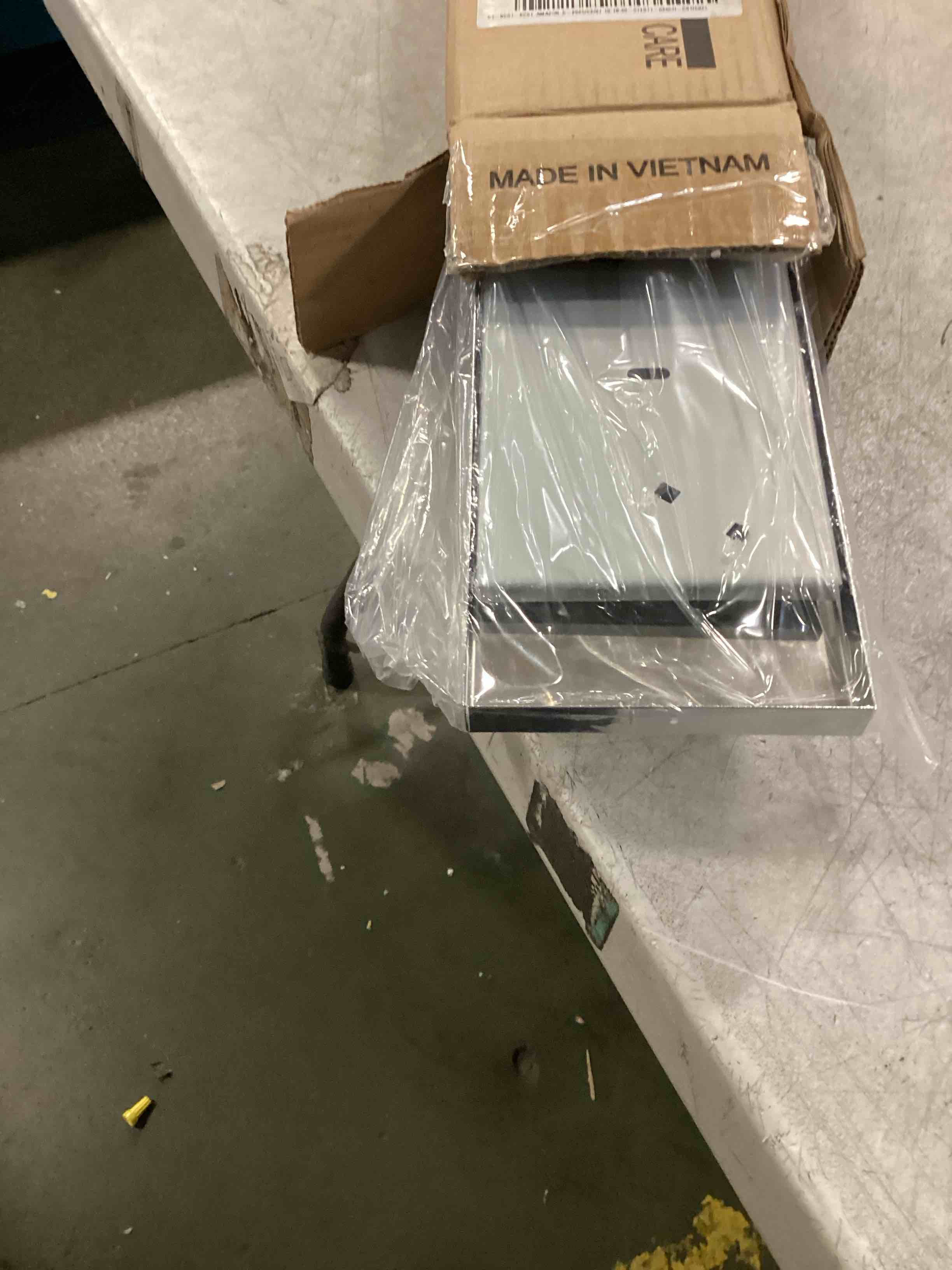 https://s3.amazonaws.com/lotting-images-prod/bidfta/PPE1311488_1746623207097.jpeg