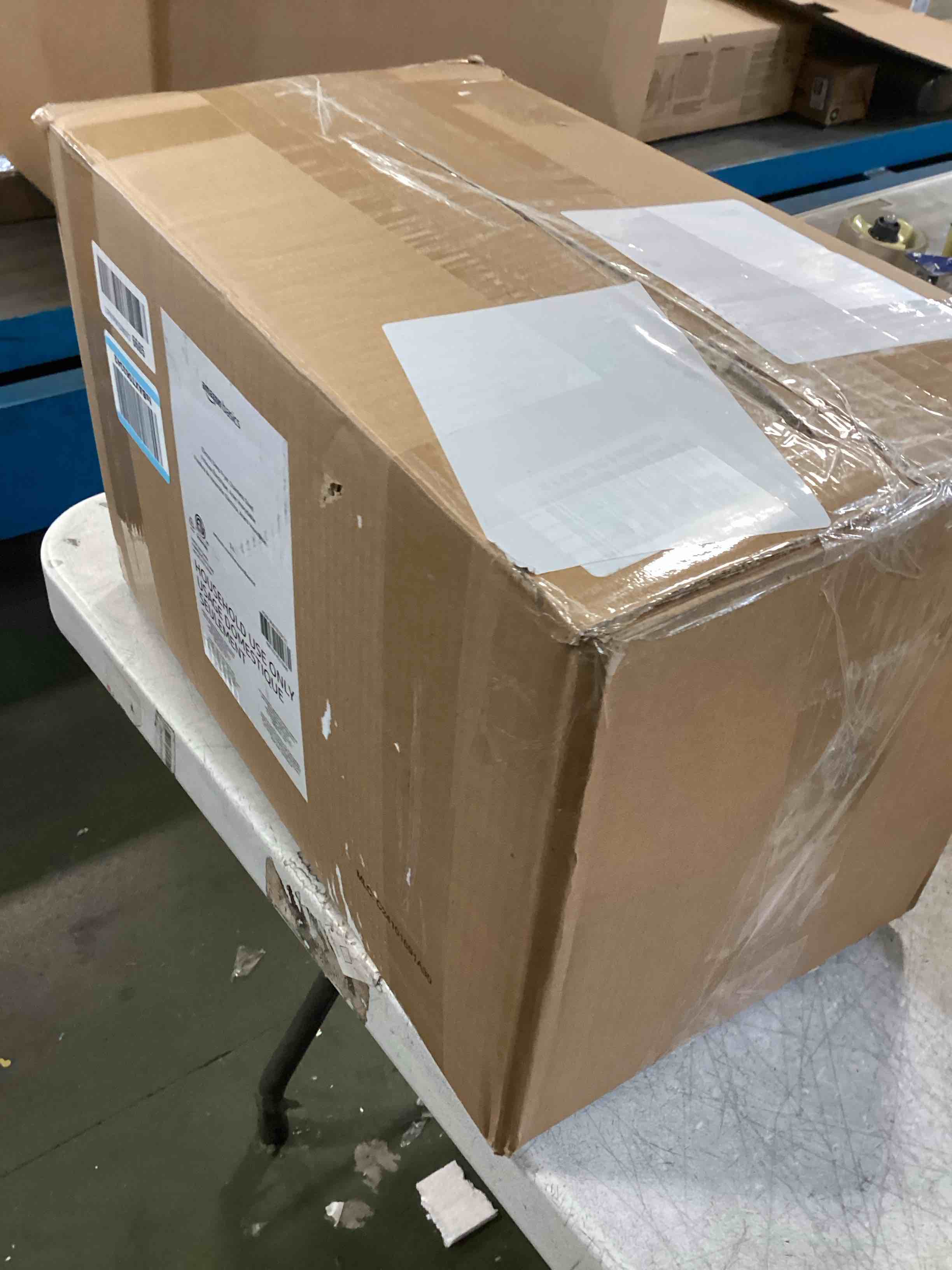 https://s3.amazonaws.com/lotting-images-prod/bidfta/PPE1311640_1746646126996.jpeg