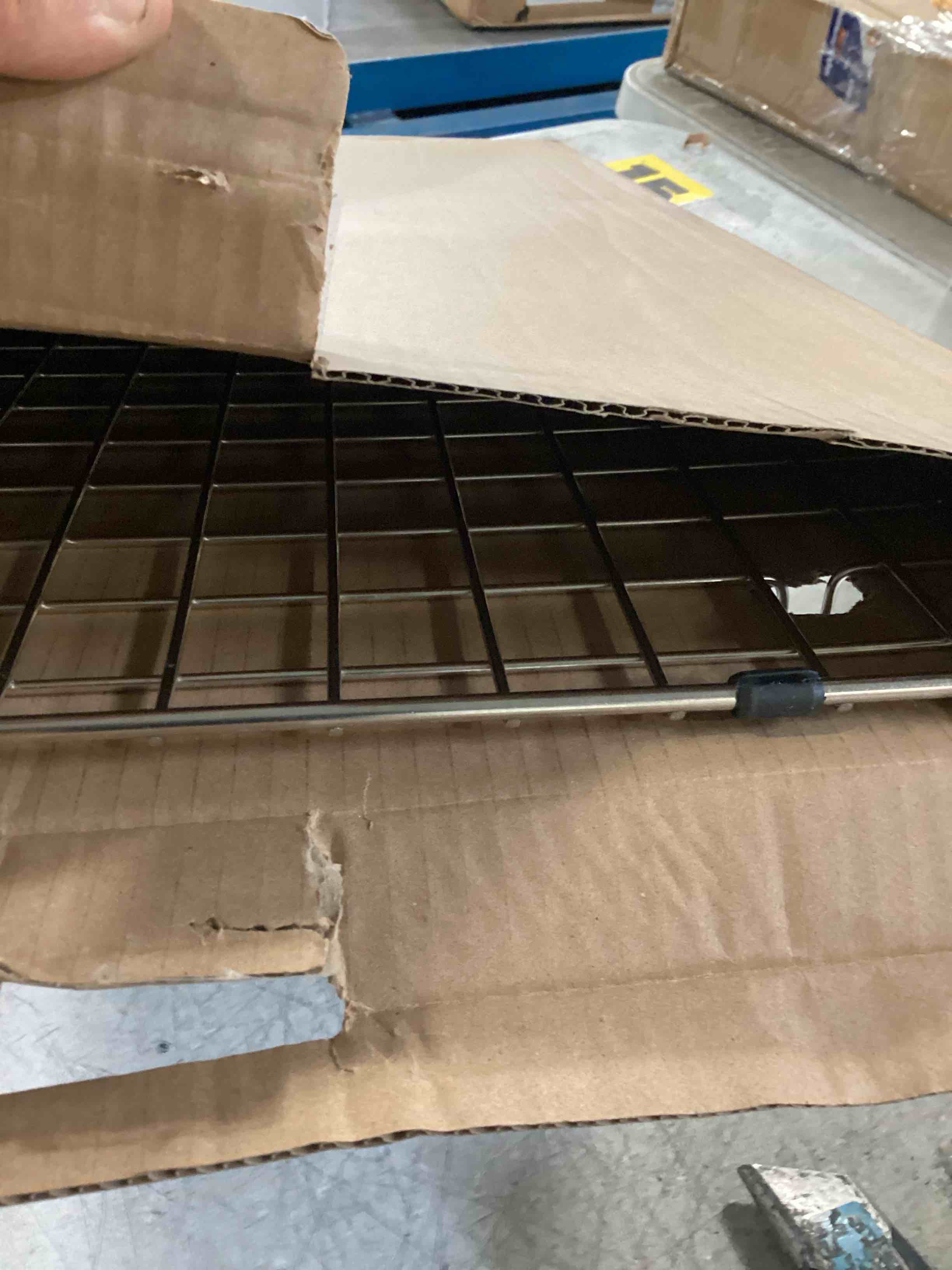https://s3.amazonaws.com/lotting-images-prod/bidfta/PPE1311644_1746646617609.jpeg