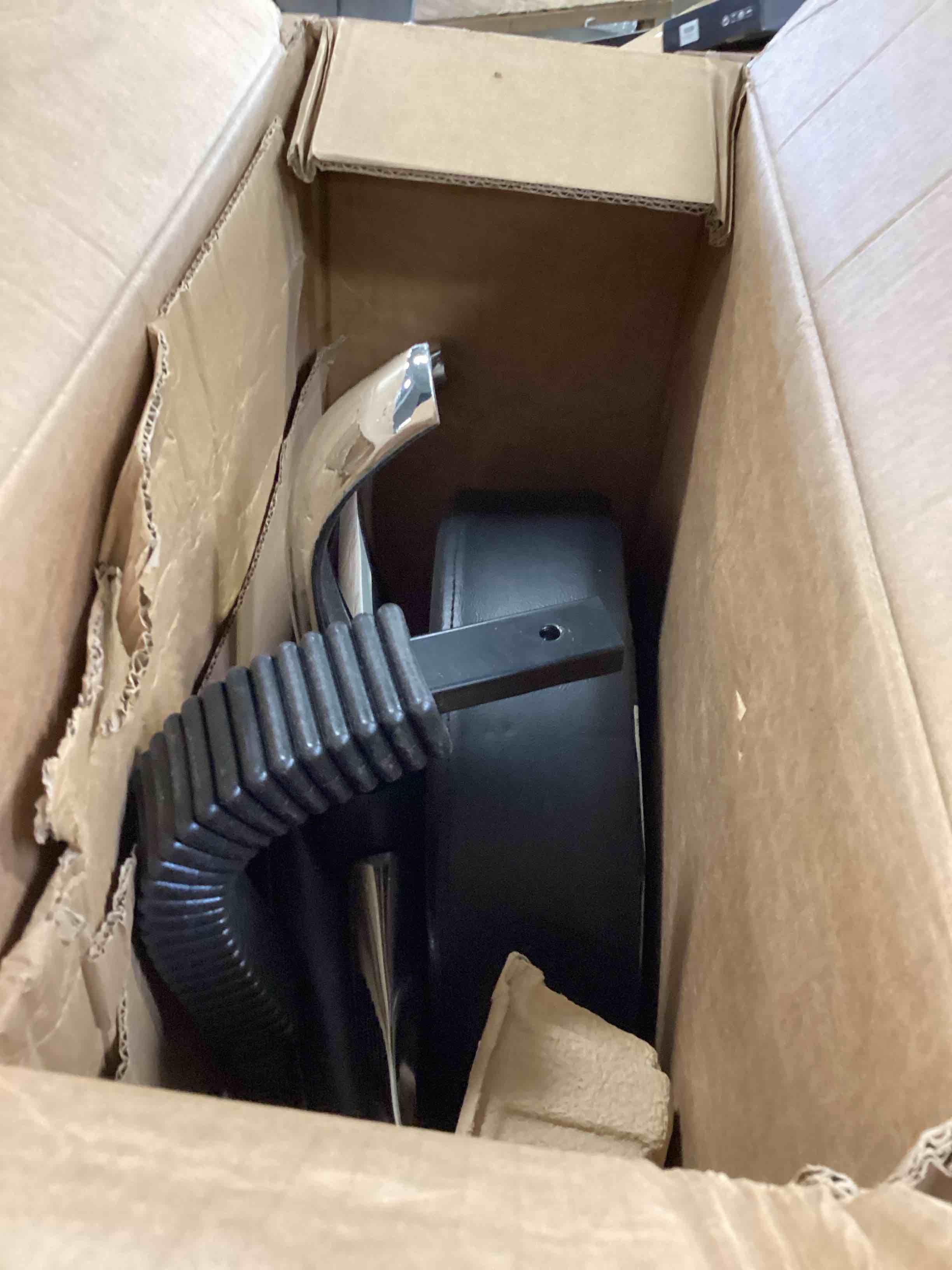 https://s3.amazonaws.com/lotting-images-prod/bidfta/PPE1311870_1746793494529.jpeg
