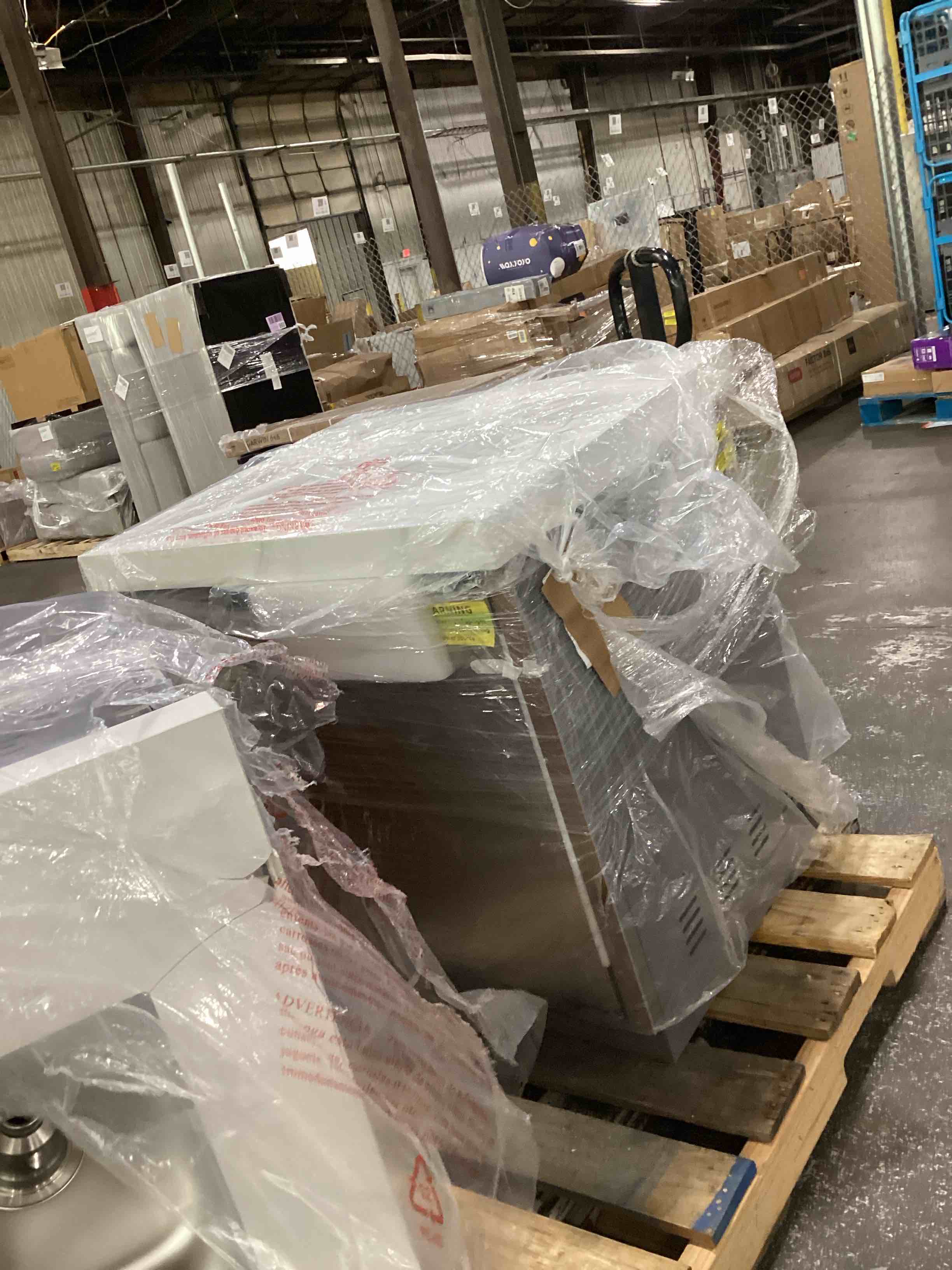 https://s3.amazonaws.com/lotting-images-prod/bidfta/PPE1315466_1753294314254.jpeg