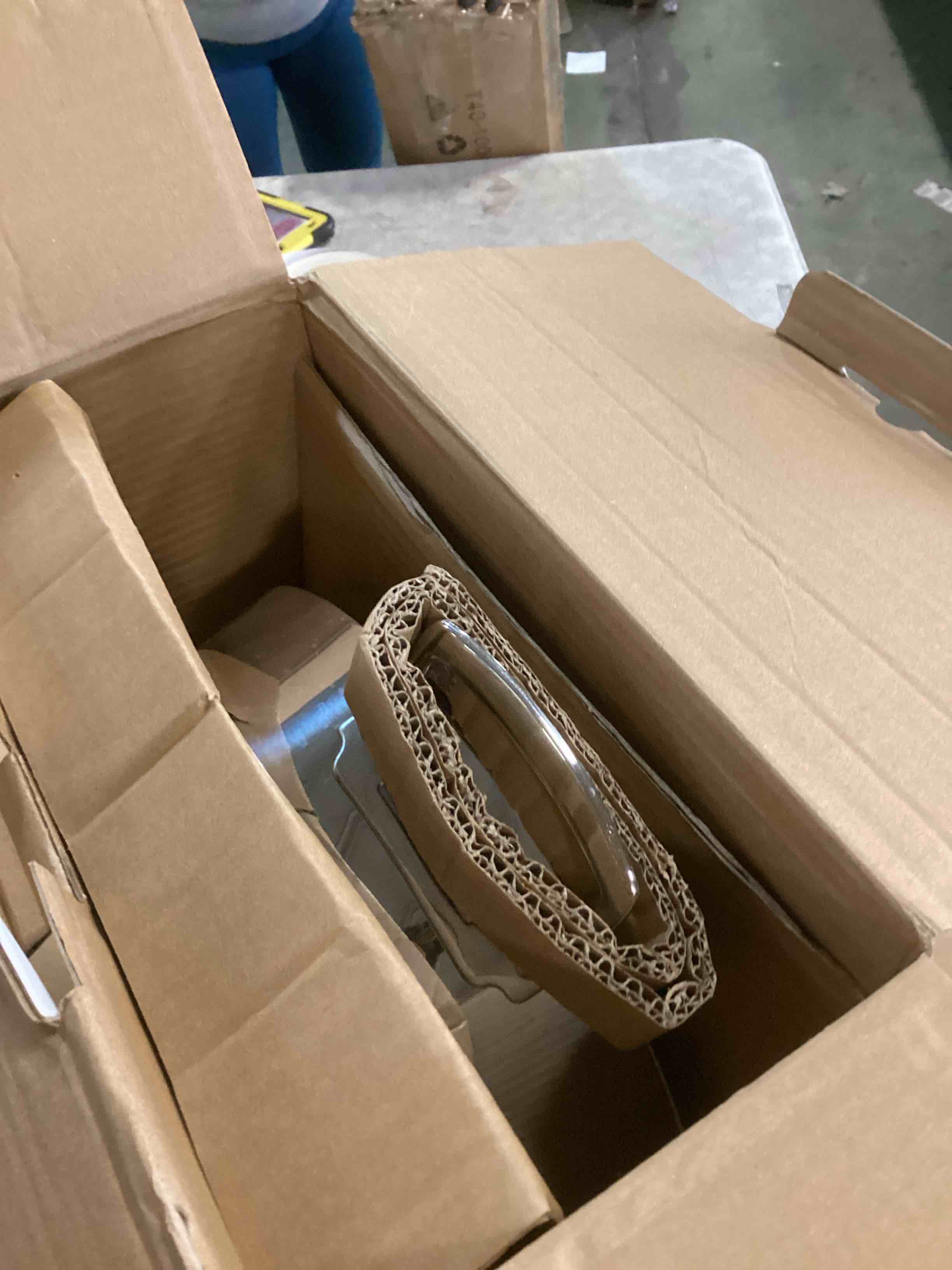 https://s3.amazonaws.com/lotting-images-prod/bidfta/PPE1343193_1741981220791.jpeg