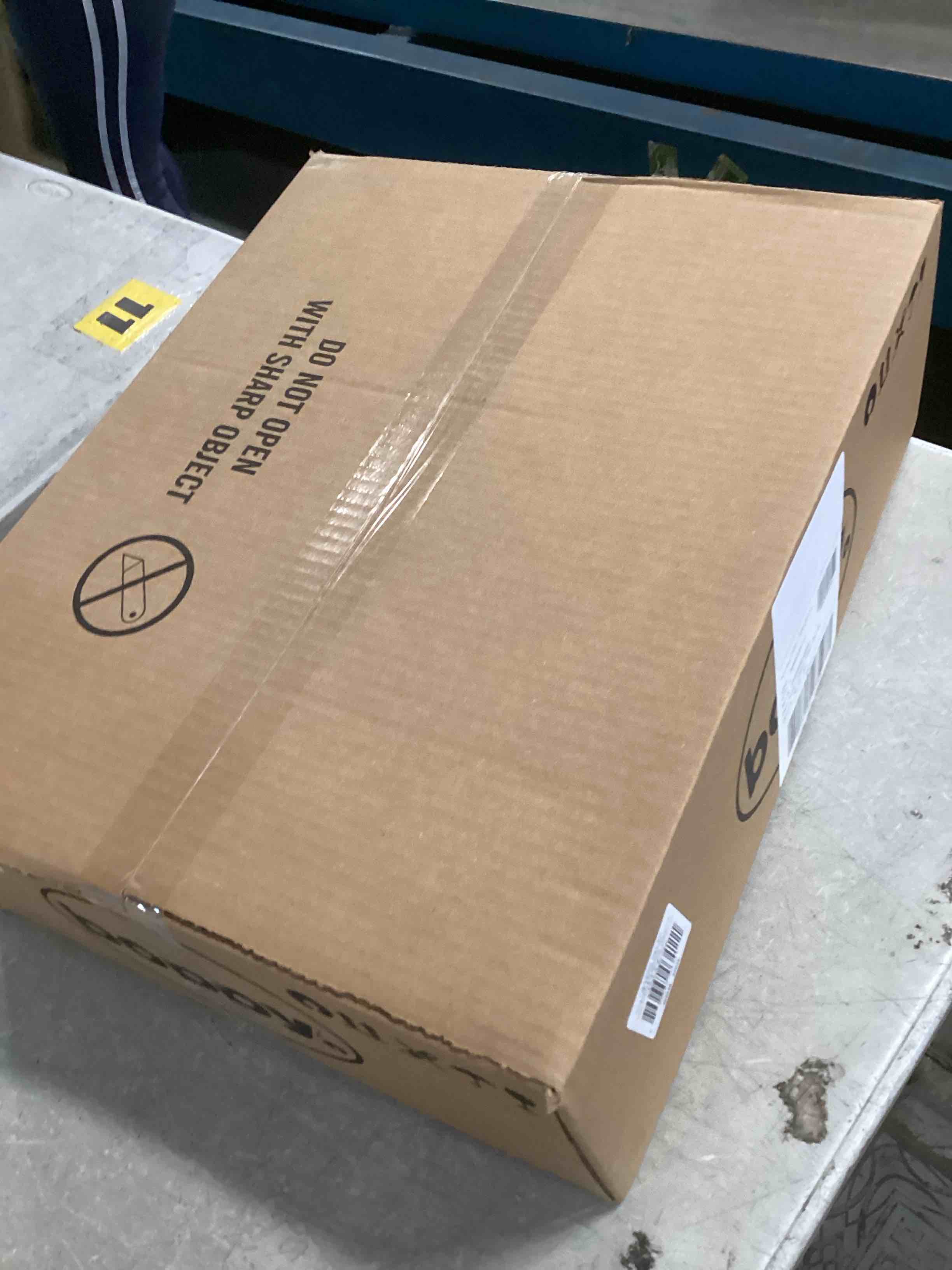 https://s3.amazonaws.com/lotting-images-prod/bidfta/PPE1343552_1742315192311.jpeg