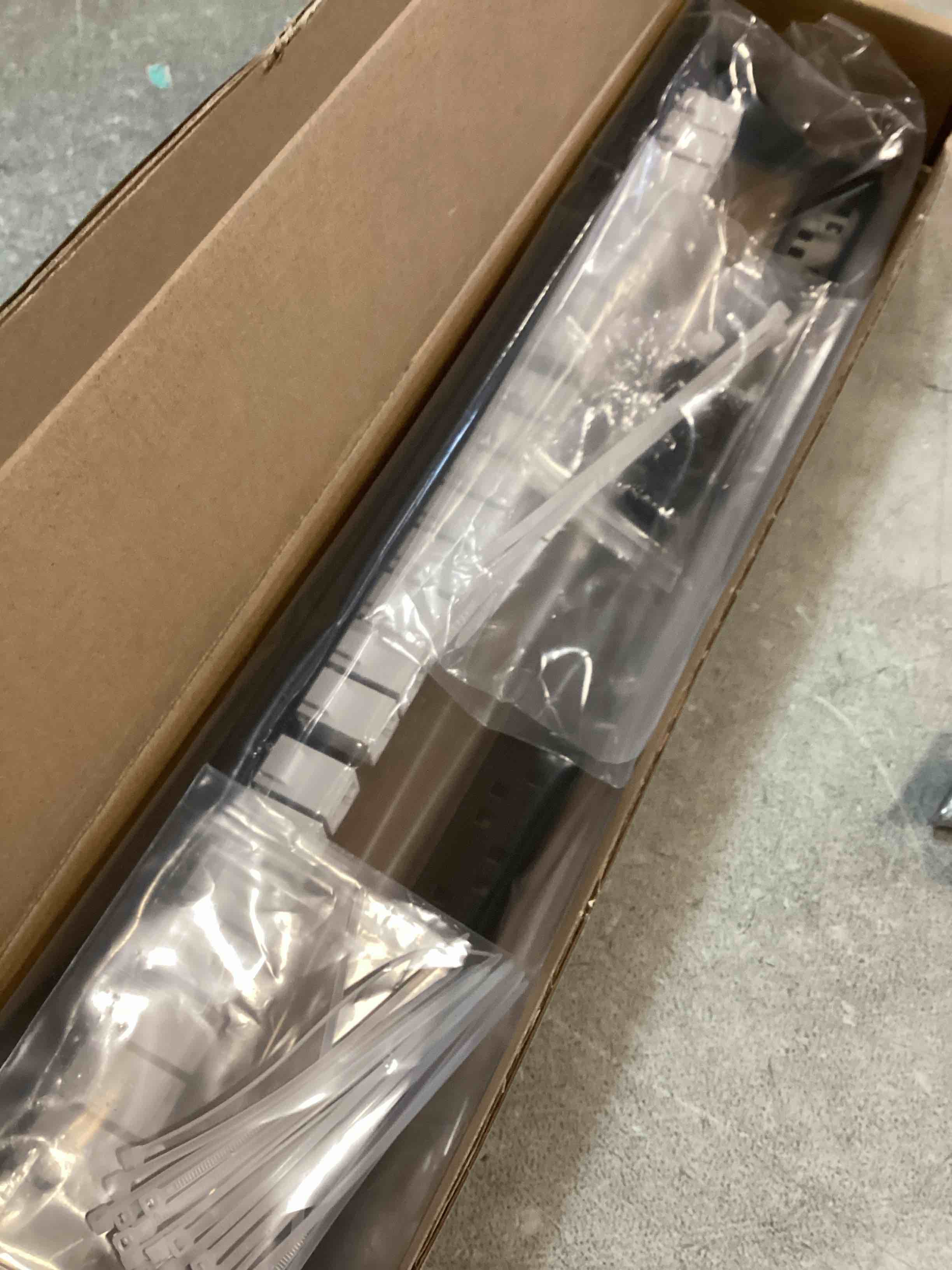 https://s3.amazonaws.com/lotting-images-prod/bidfta/PPE1346353_1741700360364.jpeg