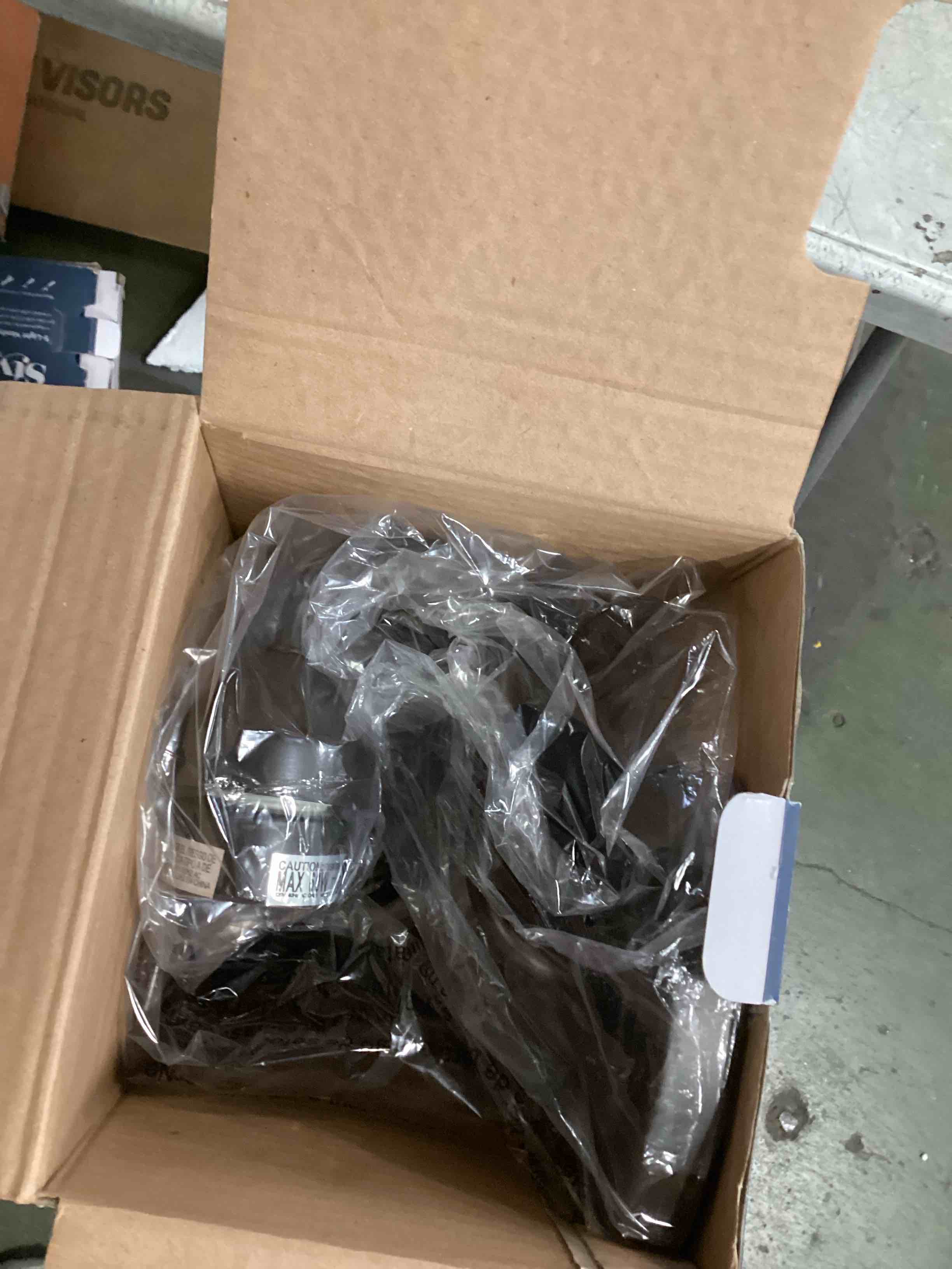 https://s3.amazonaws.com/lotting-images-prod/bidfta/PPE1348069_1741010751959.jpeg