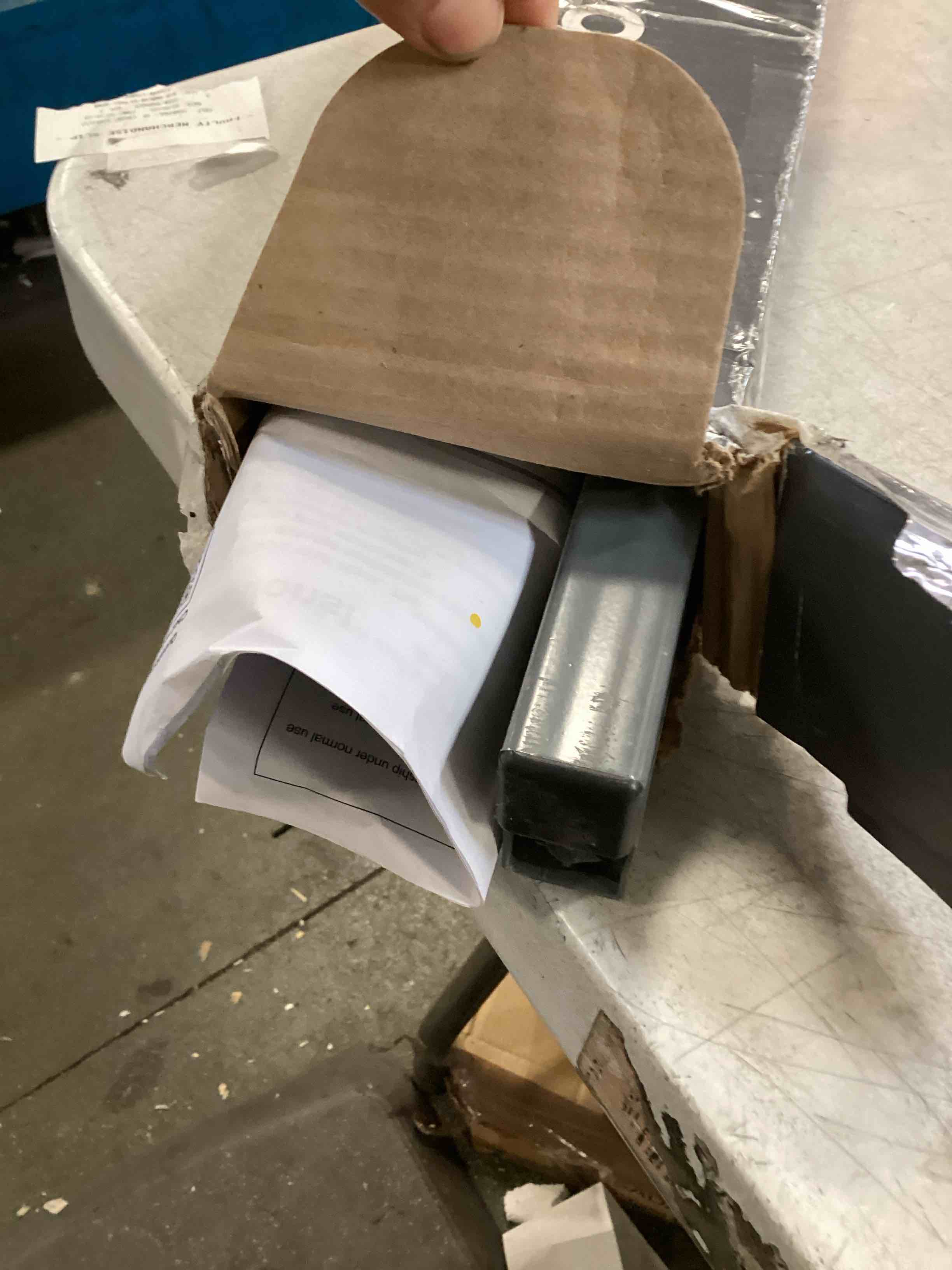 https://s3.amazonaws.com/lotting-images-prod/bidfta/PPE1348895_1741289040742.jpeg