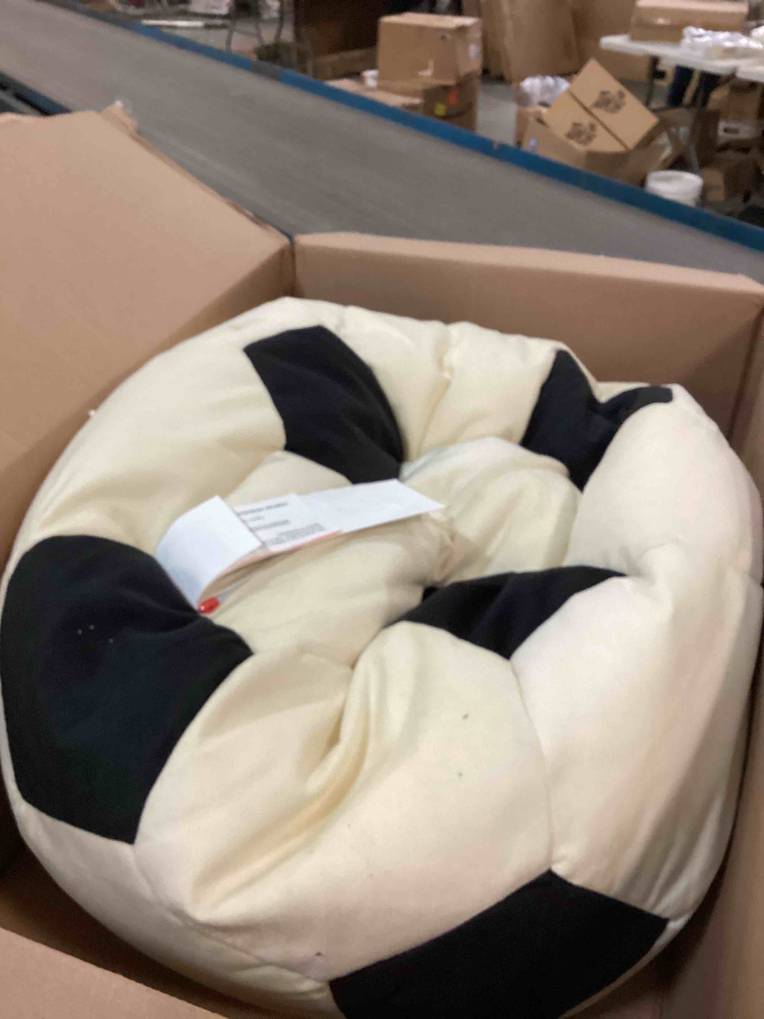 https://s3.amazonaws.com/lotting-images-prod/bidfta/PPE1349893_1741803752854.jpeg