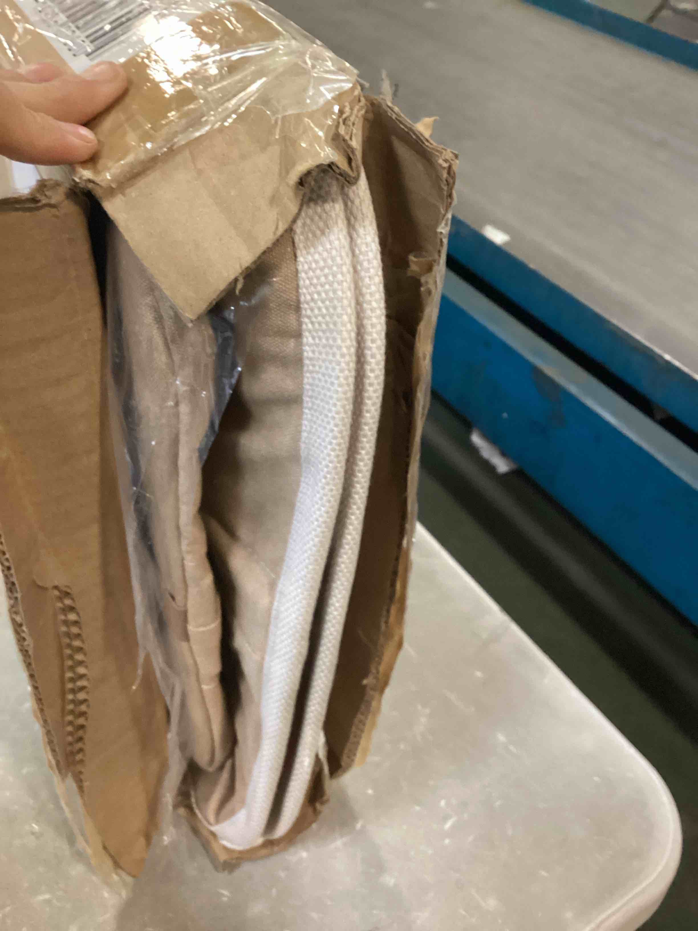 https://s3.amazonaws.com/lotting-images-prod/bidfta/PPE1350212_1741968062375.jpeg