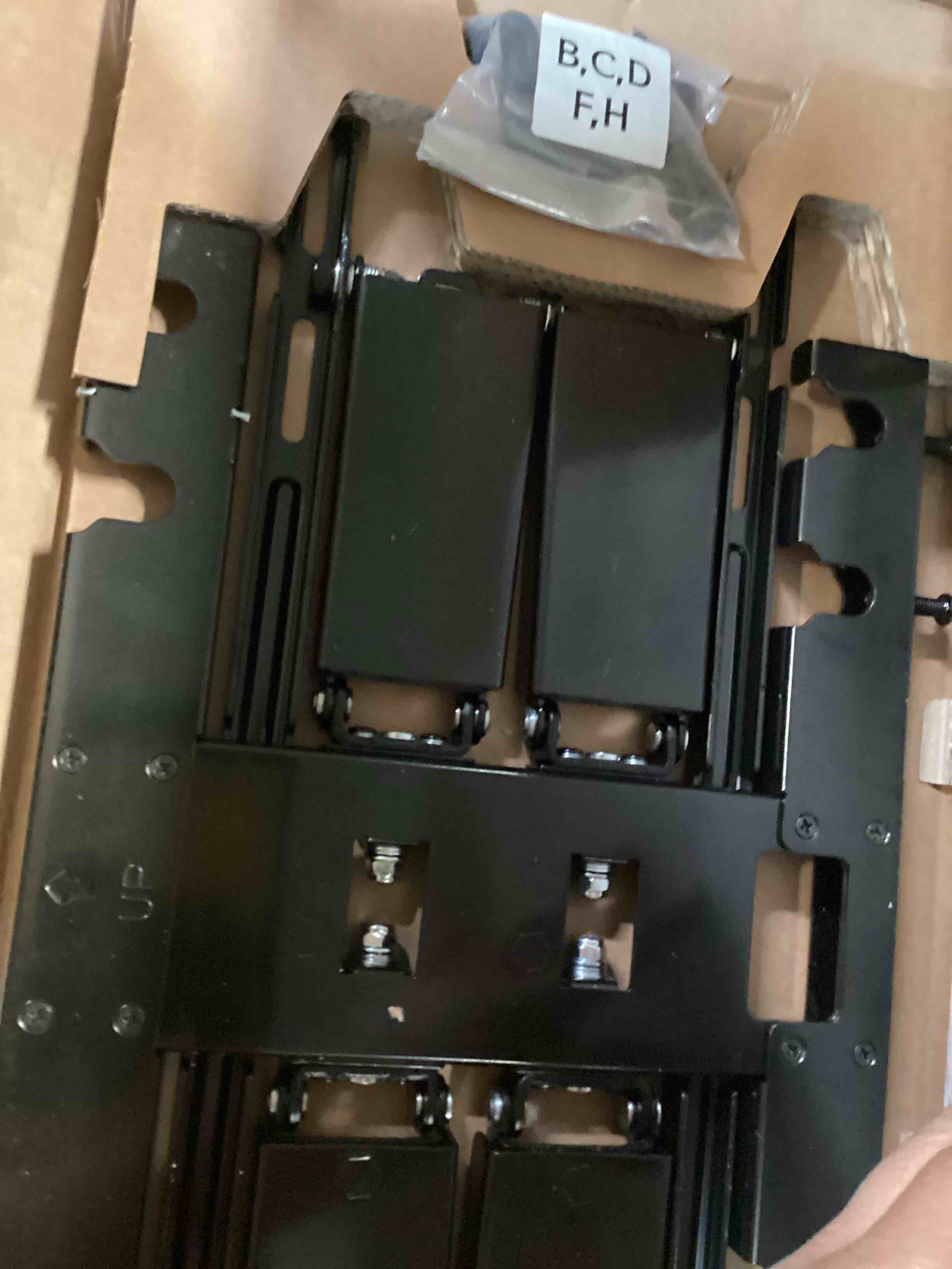 https://s3.amazonaws.com/lotting-images-prod/bidfta/PPE1351904_1742578806473.jpeg
