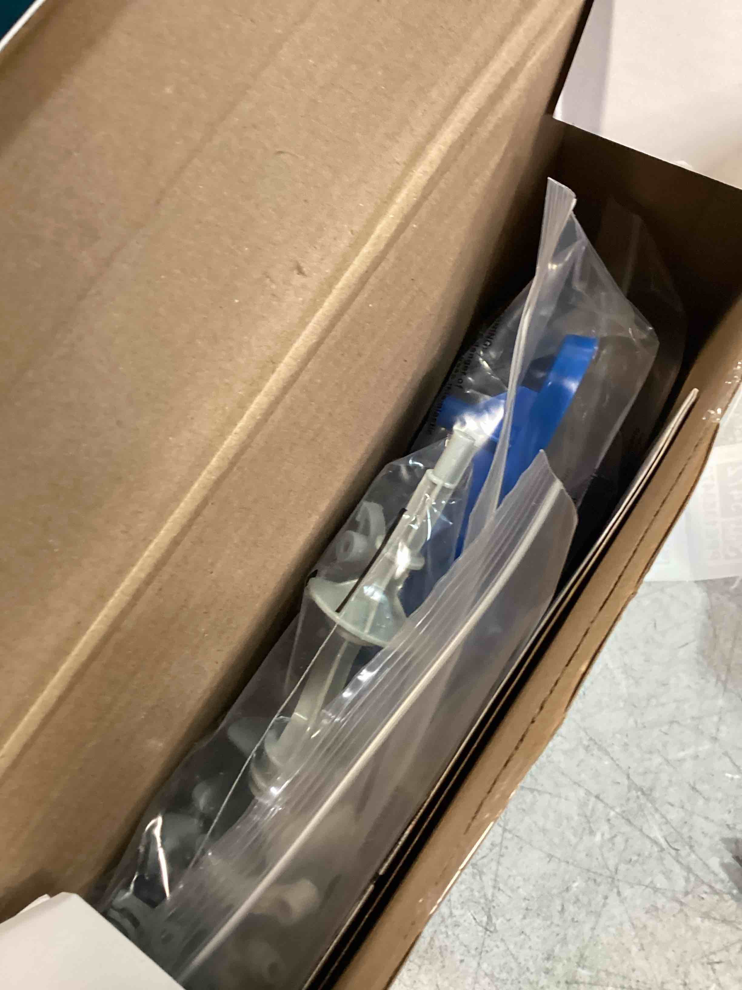 https://s3.amazonaws.com/lotting-images-prod/bidfta/PPE1353450_1744140848287.jpeg