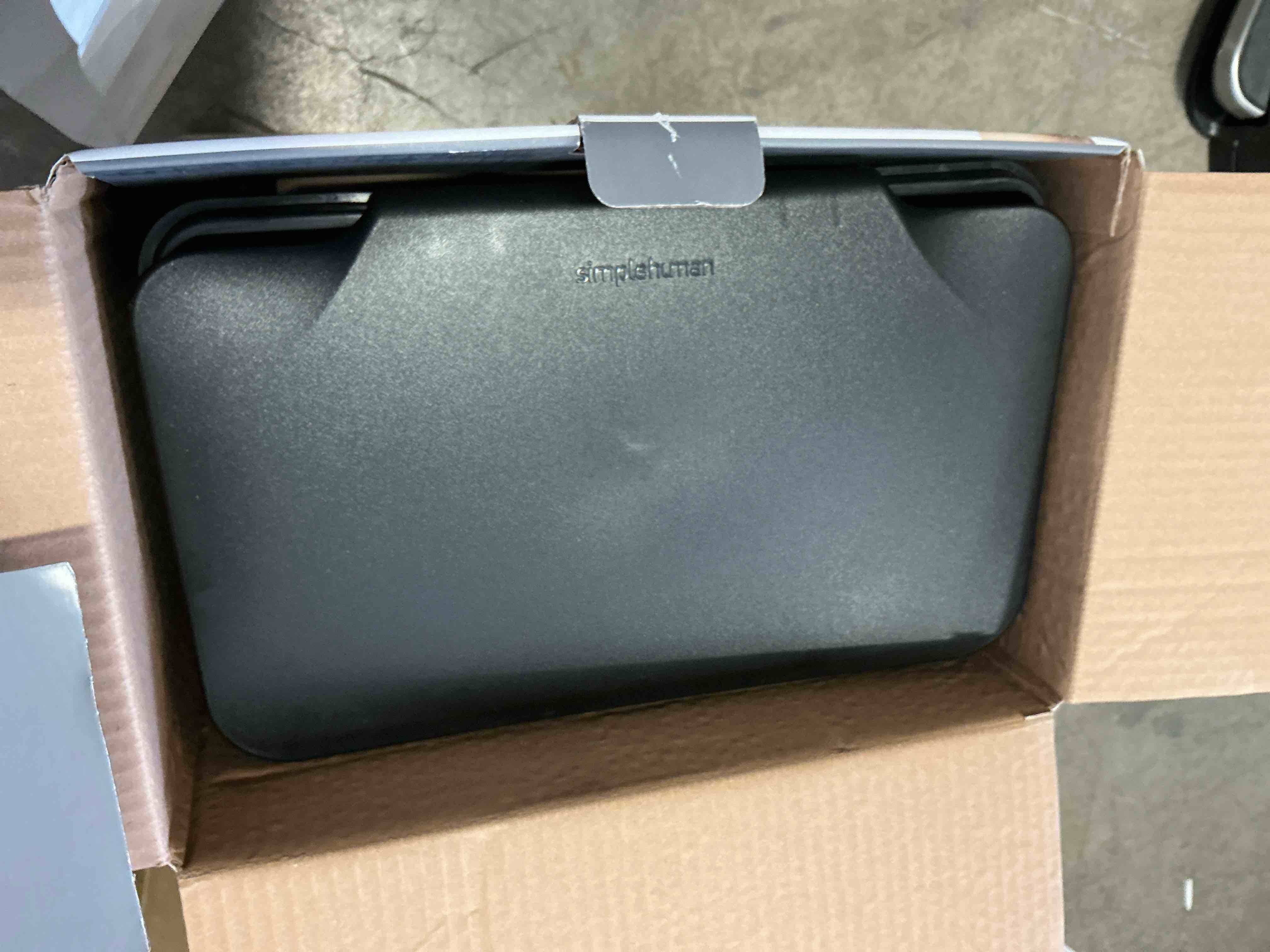 https://s3.amazonaws.com/lotting-images-prod/bidfta/PPE1408599_1742580852013.jpeg