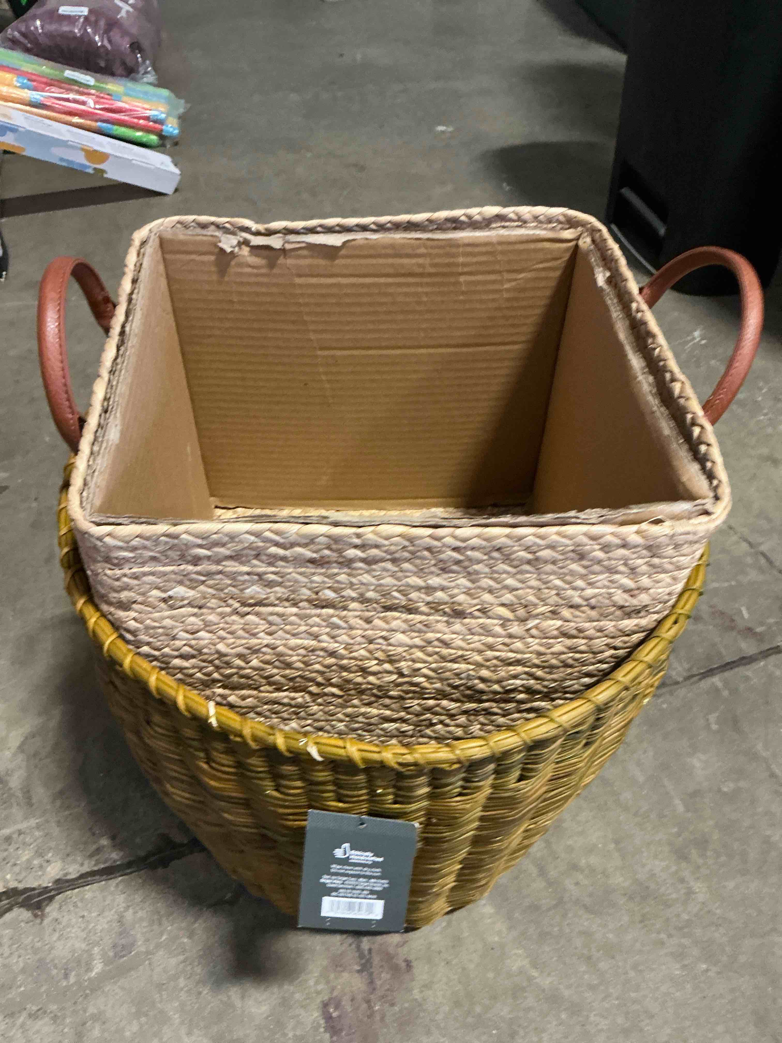 https://s3.amazonaws.com/lotting-images-prod/bidfta/PPE1409617_1744404906961.jpeg