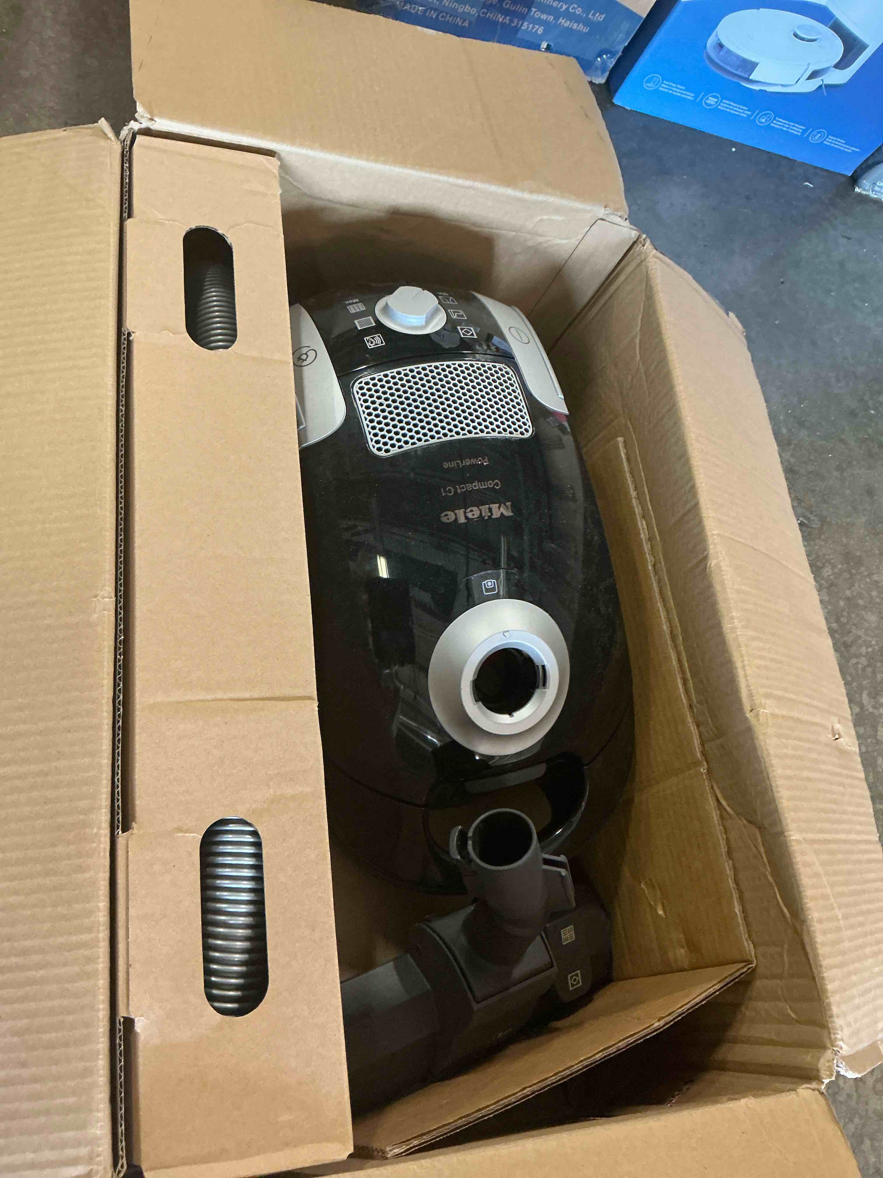 https://s3.amazonaws.com/lotting-images-prod/bidfta/PPE1410997_1752008792338.jpeg