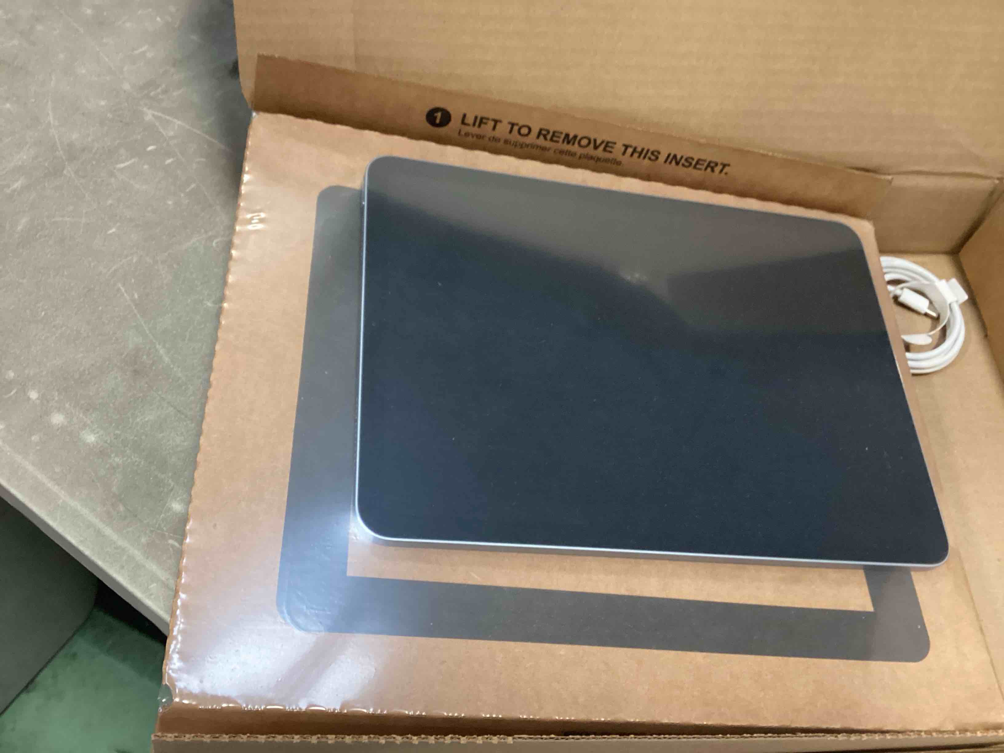 https://s3.amazonaws.com/lotting-images-prod/bidfta/PPE1417103_1743693232587.jpeg