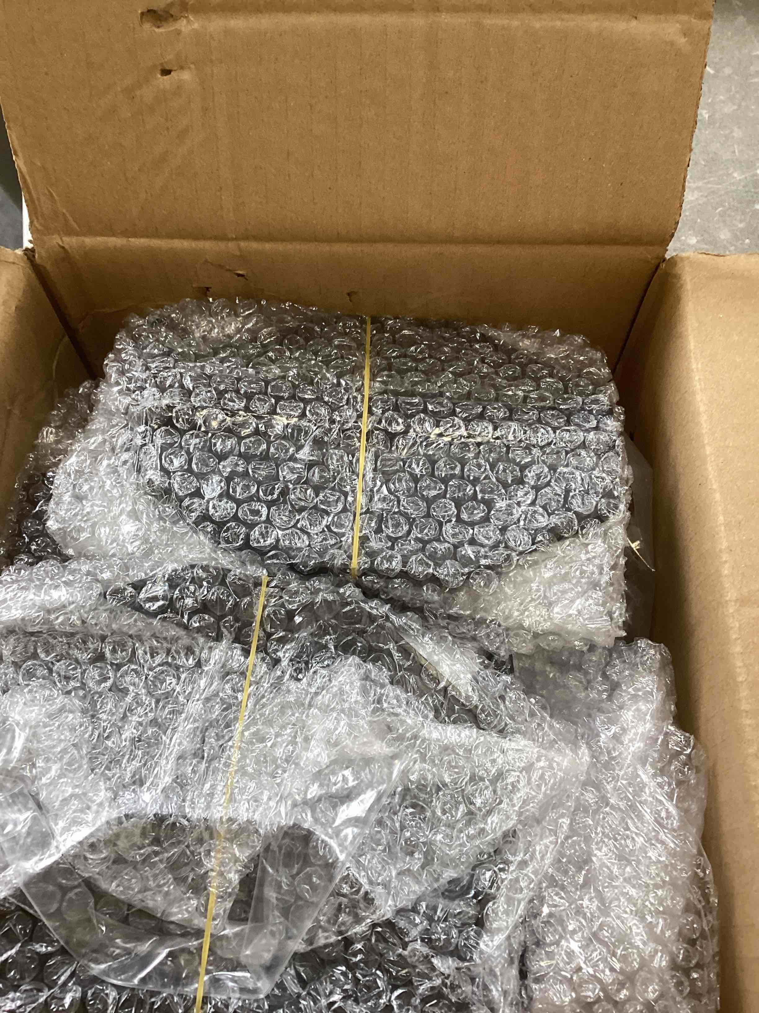 https://s3.amazonaws.com/lotting-images-prod/bidfta/PPE1418714_1745263855791.jpeg