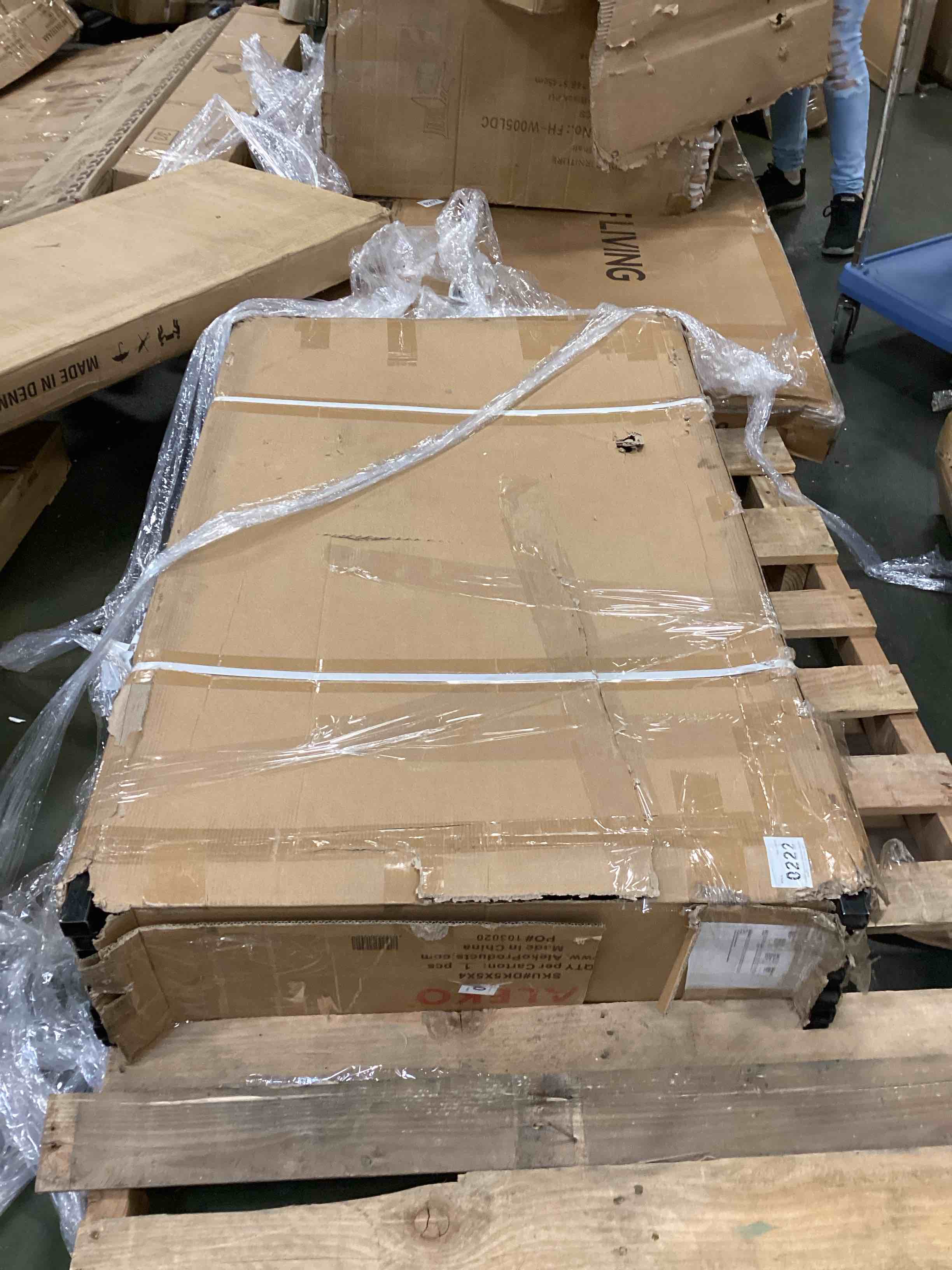 https://s3.amazonaws.com/lotting-images-prod/bidfta/PPE1428904_1750164175538.jpeg
