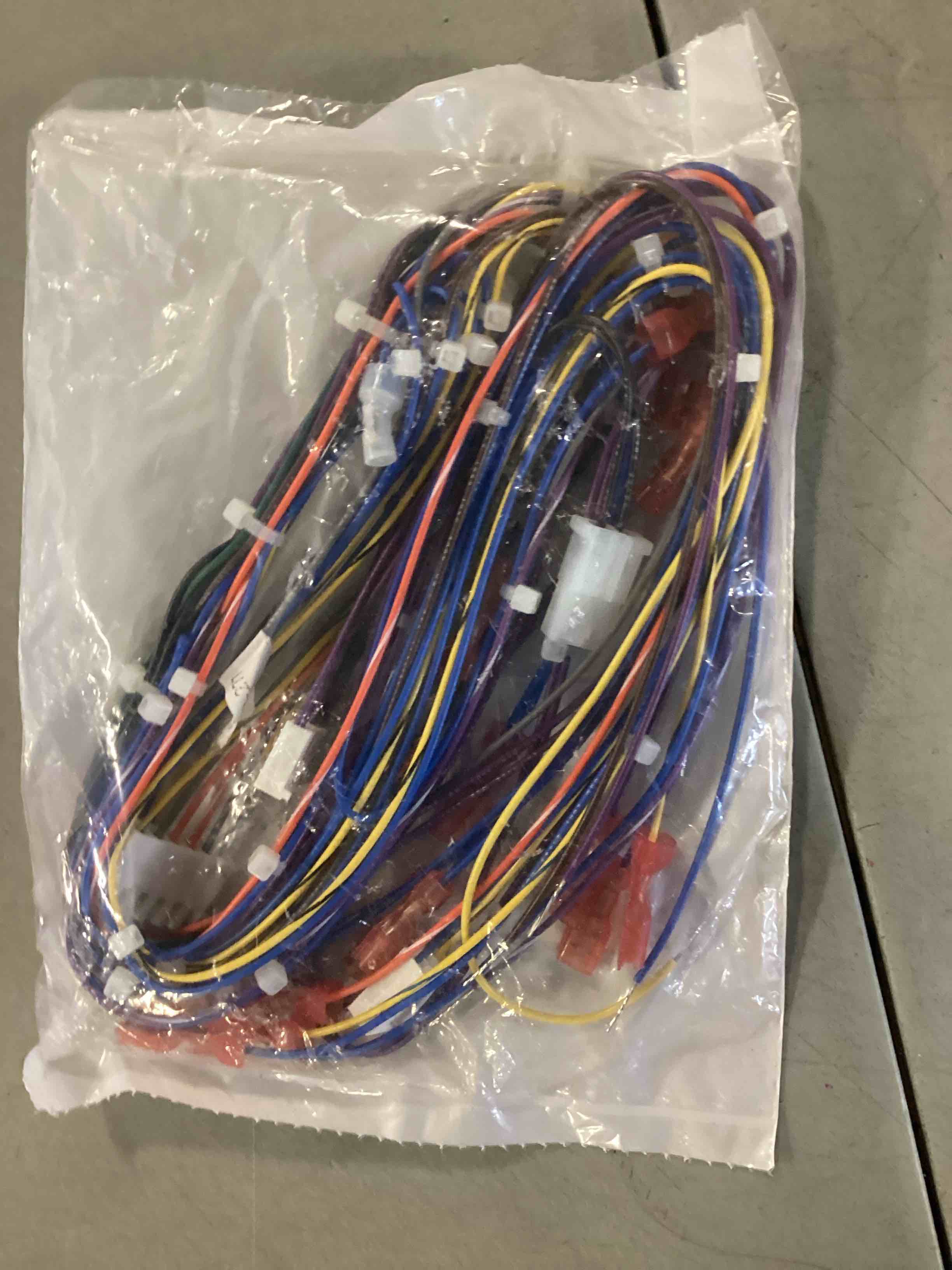 https://s3.amazonaws.com/lotting-images-prod/bidfta/PPE1430869_1744203392843.jpeg